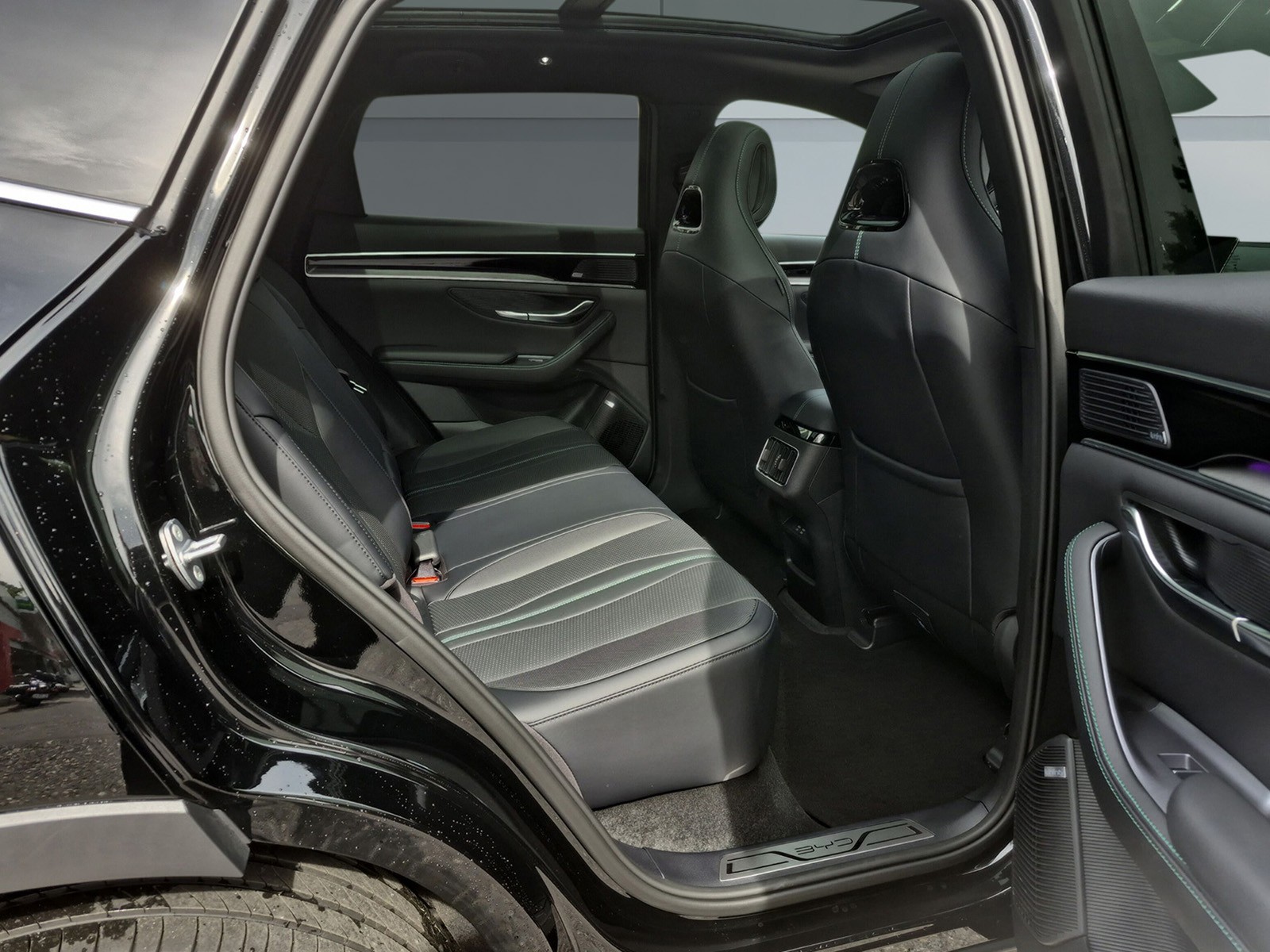 BYD Seal U DM-i Design AWD-image-13