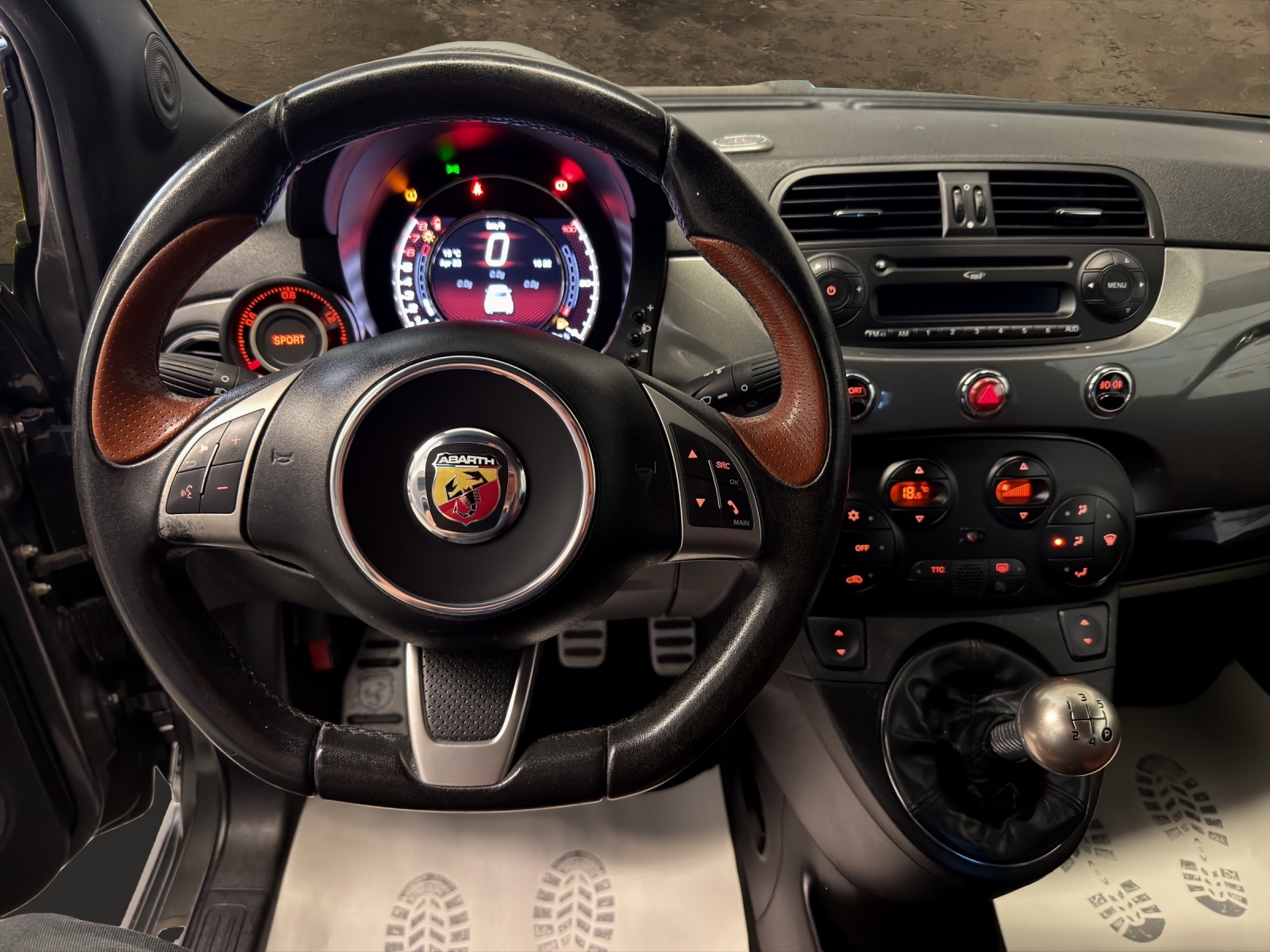 FIAT 595 1.4 16V Turbo Abarth Turismo-image-8