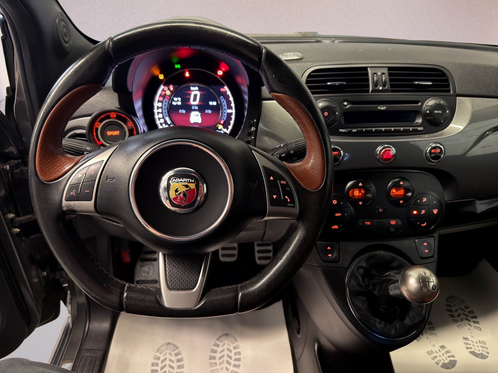 FIAT 595 1.4 16V Turbo Abarth Turismo-image-10