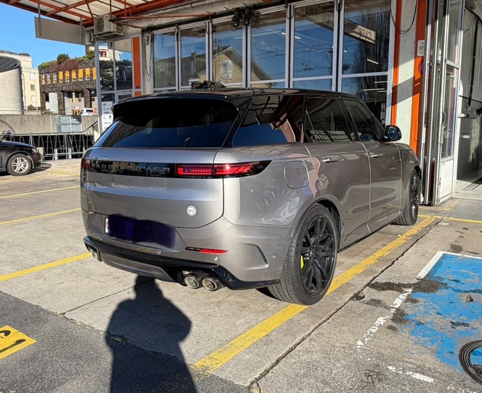 LAND ROVER 4.4 V8 SV Edition One Carbon-image-2