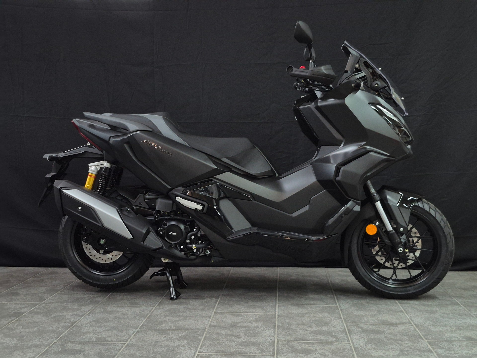 HONDA ADV 350-showroom-element-1