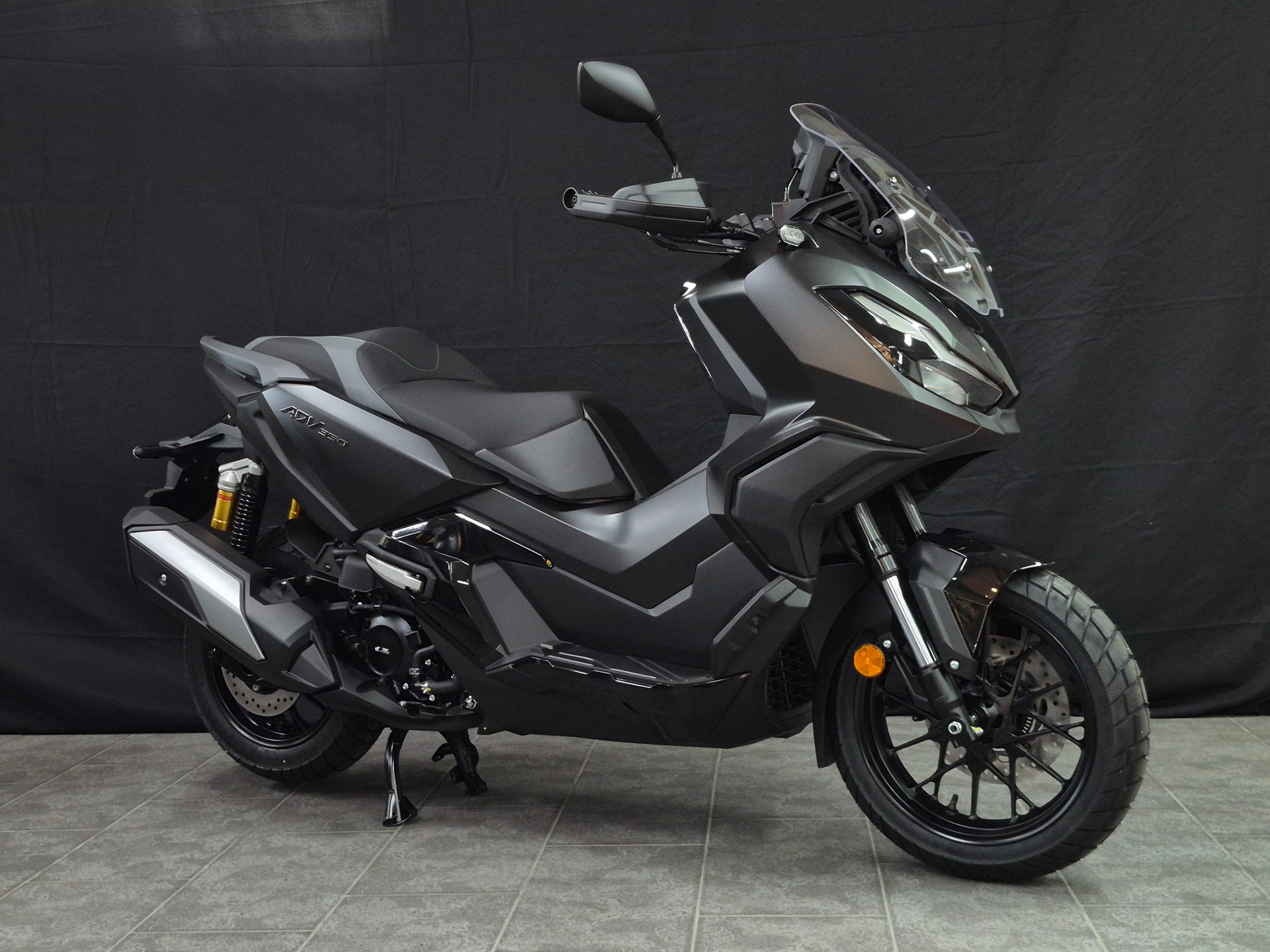 HONDA ADV 350-showroom-element-3