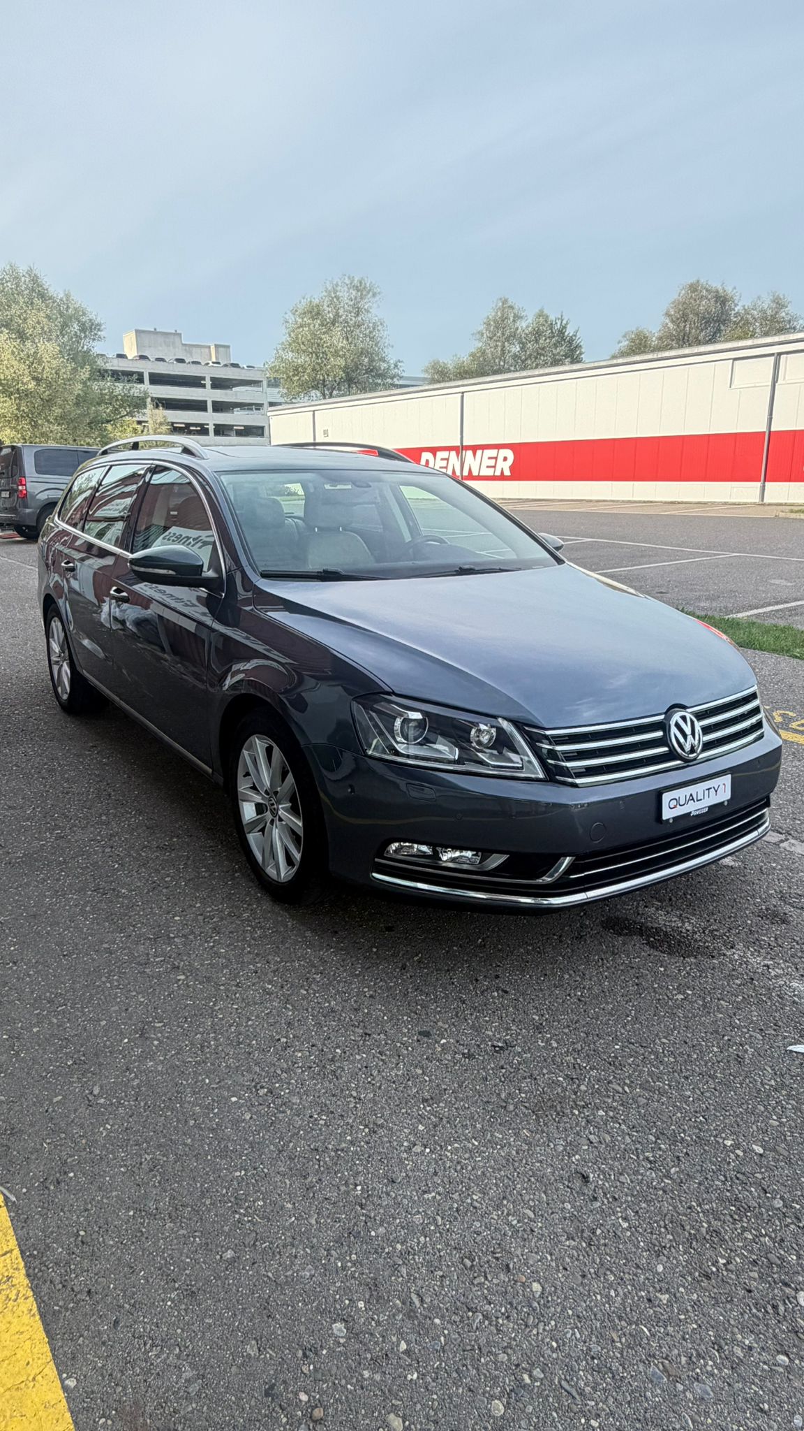 VW Passat Variant 3.6 FSI Highline 4Motion DSG-image-1