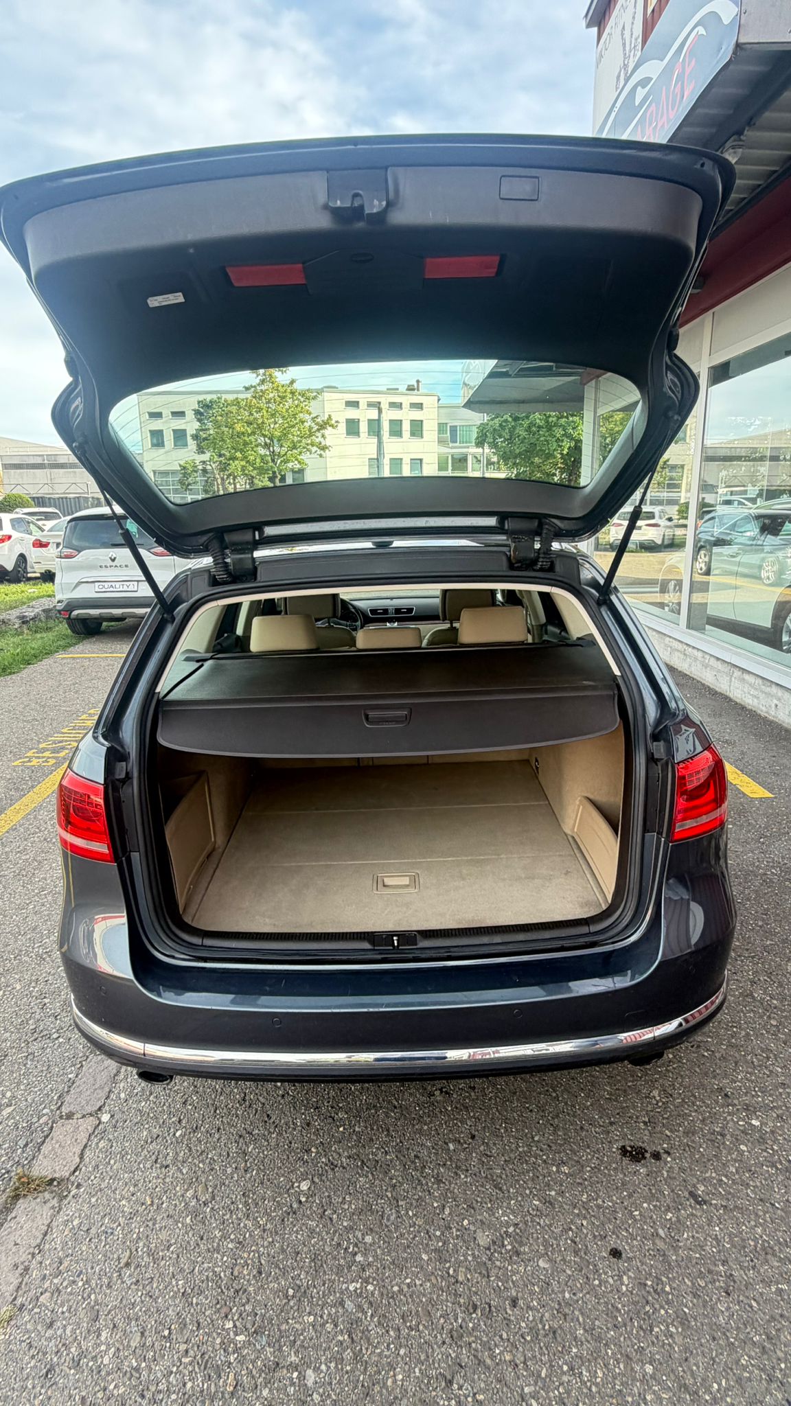 VW Passat Variant 3.6 FSI Highline 4Motion DSG-image-6