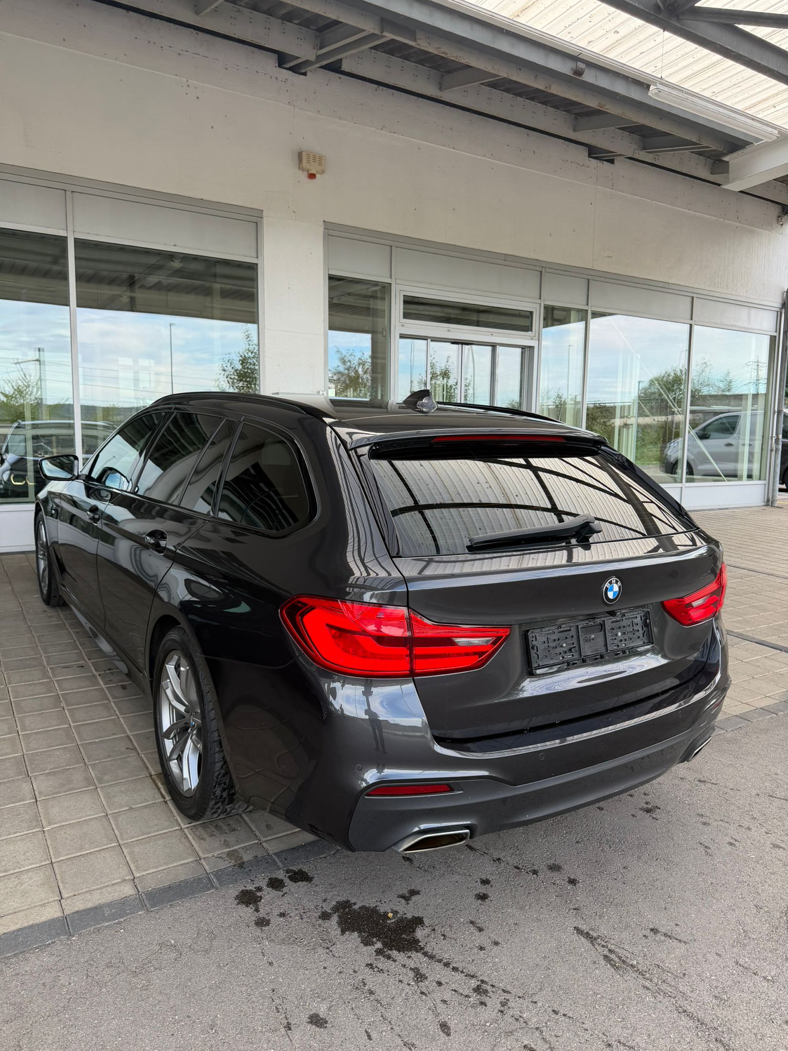 BMW 530d xDrive Touring Sport Line Steptronic-image-3