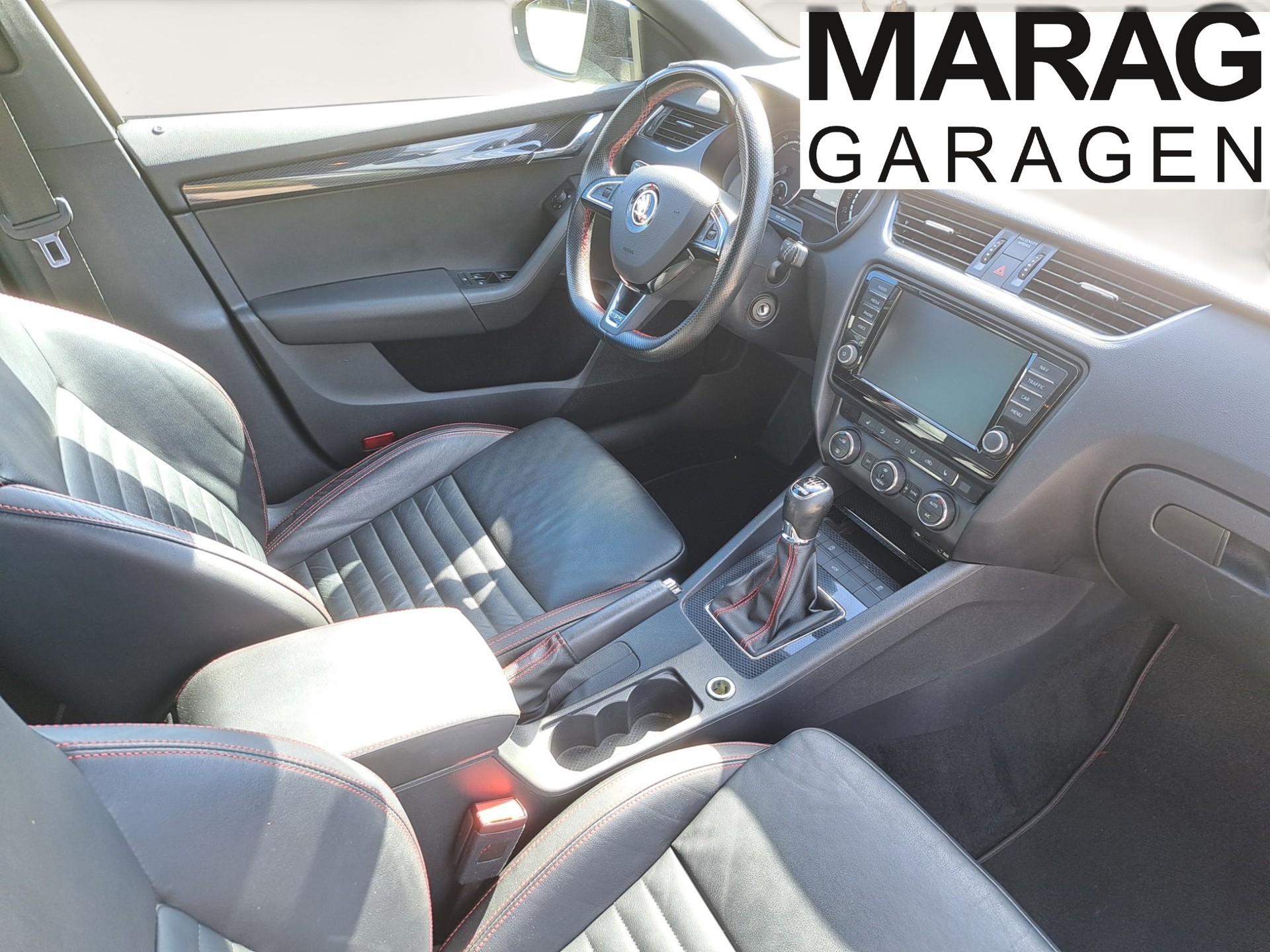 SKODA Octavia Combi 2.0 TSI RS-image-4