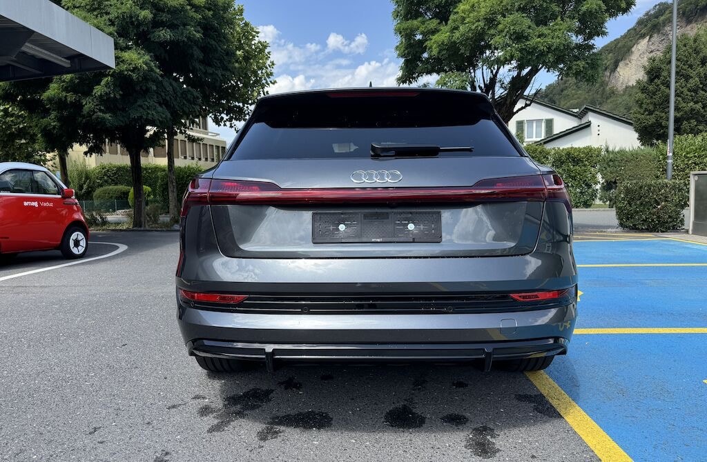 AUDI e-tron 55 S Line quattro-image-3