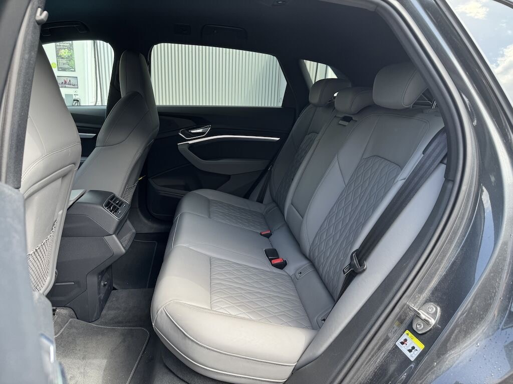 AUDI e-tron 55 S Line quattro-image-12