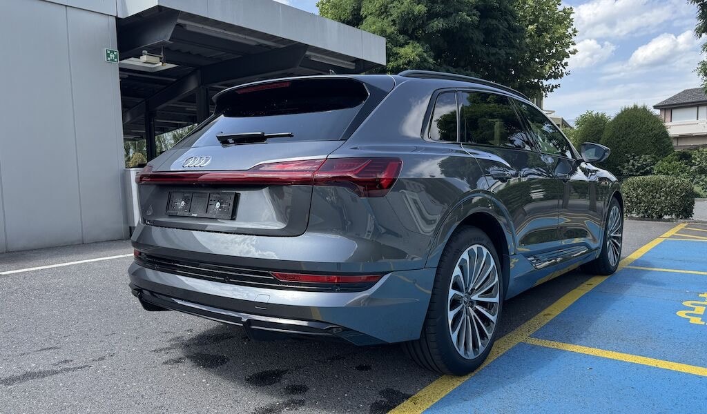 AUDI e-tron 55 S Line quattro-image-5