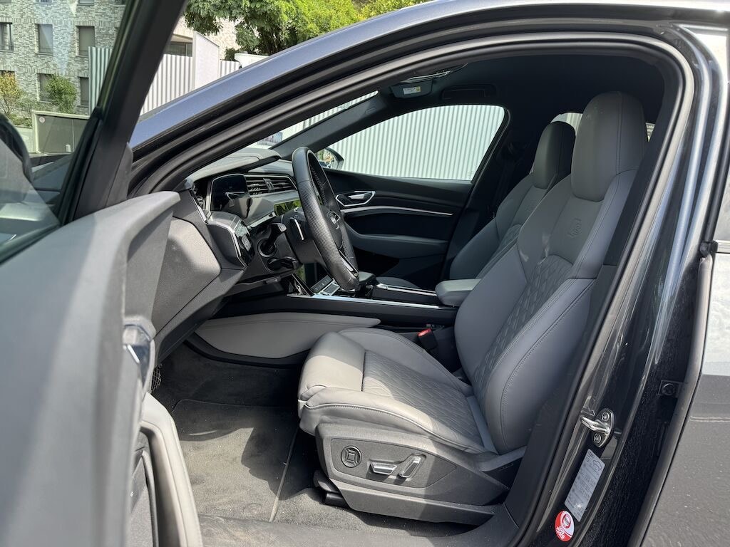AUDI e-tron 55 S Line quattro-image-11