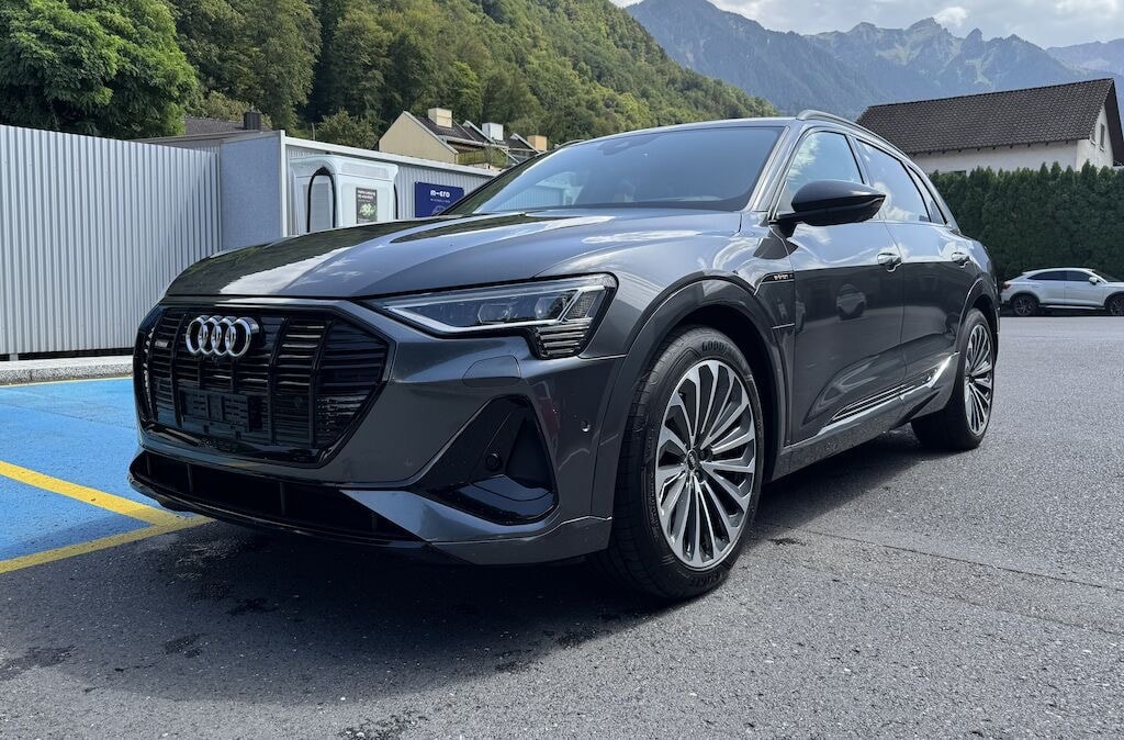 AUDI e-tron 55 S Line quattro-image-0