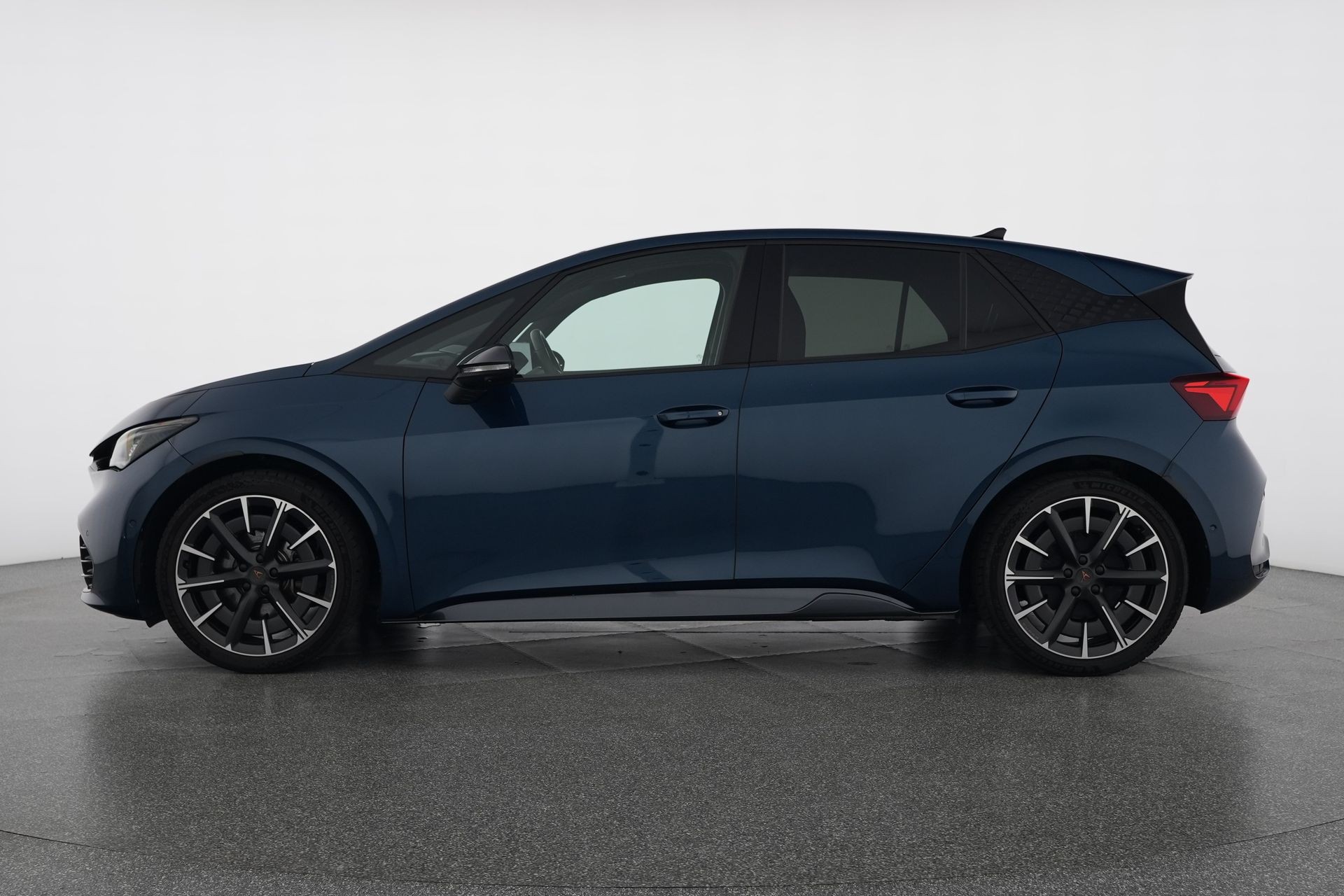 CUPRA Born 77 kWh e-Boost-showroom-element-2