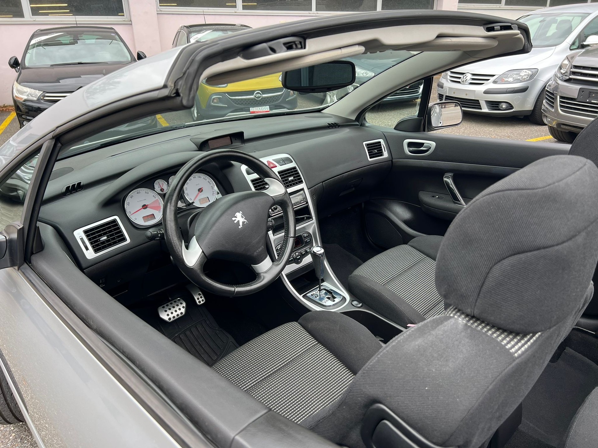 PEUGEOT 2.0i CABRIO-image-11