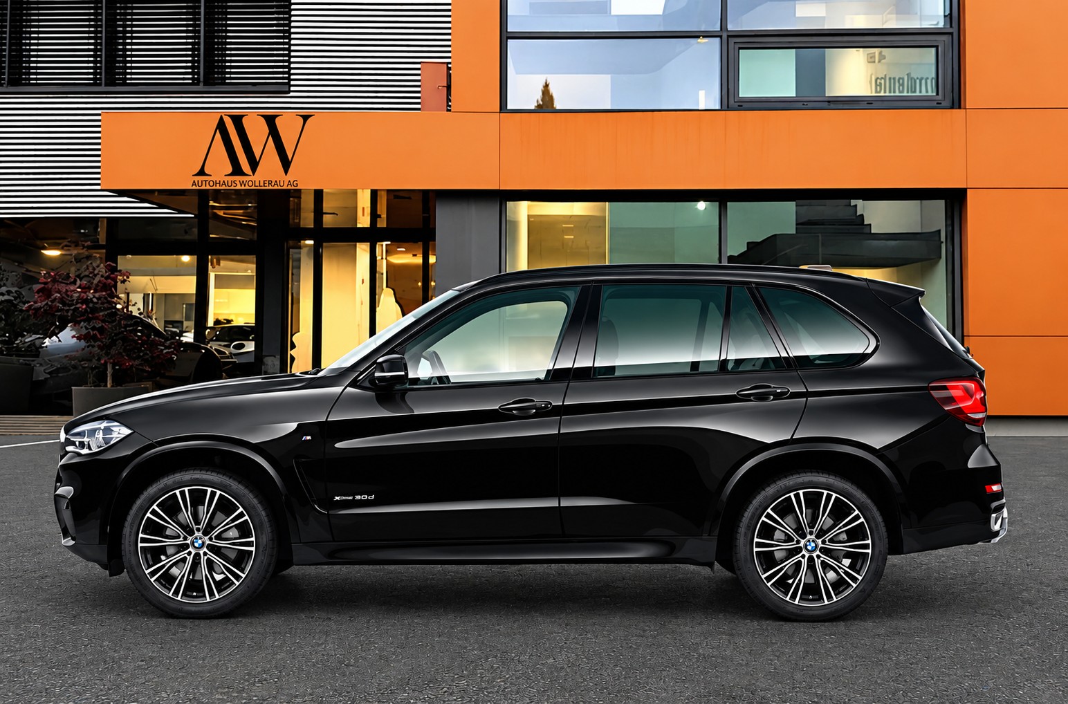 BMW X5 30d M Sport xDrive SAG / CH Fahrzeug , Pano, AHK, ACC , Totwinkel ,Harman Kardon uvm.-image-1