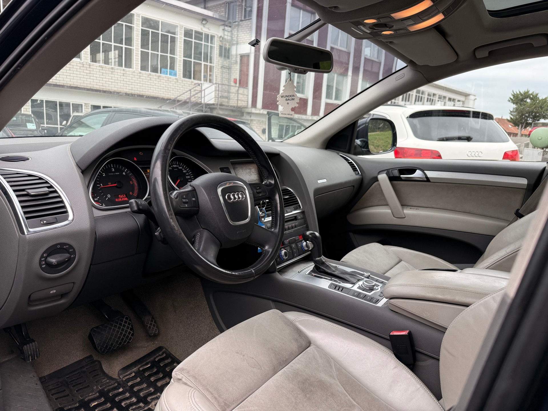 AUDI Q7 3.0 TDI quattro tiptronic / 7 Sitze / Diesel-image-4