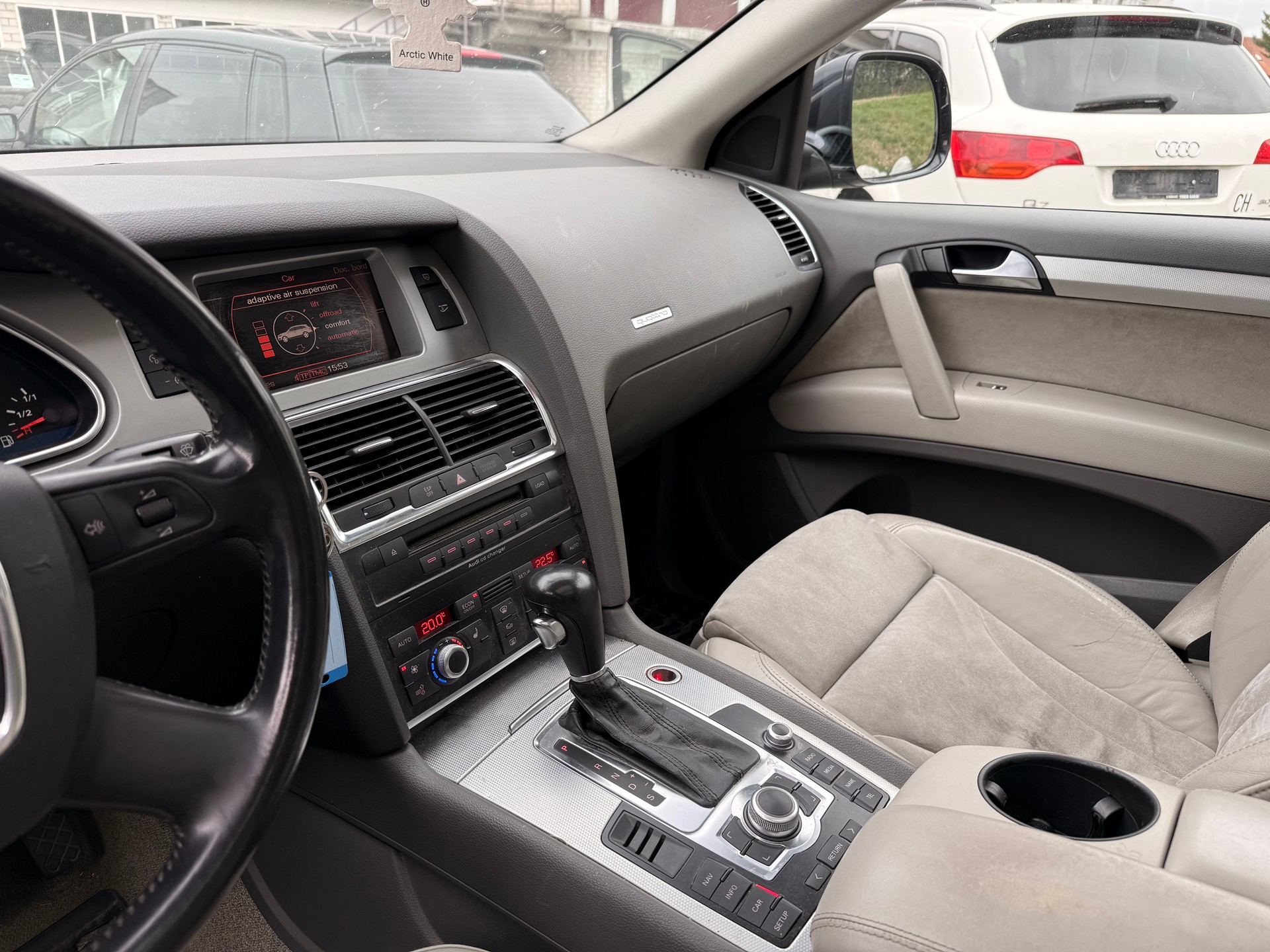 AUDI Q7 3.0 TDI quattro tiptronic / 7 Sitze / Diesel-image-6