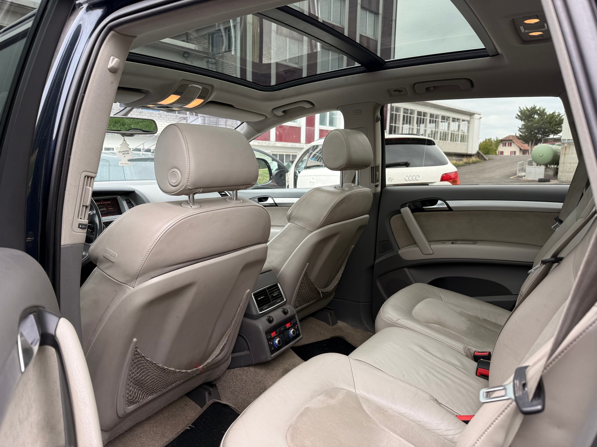 AUDI Q7 3.0 TDI quattro tiptronic / 7 Sitze / Diesel-image-8