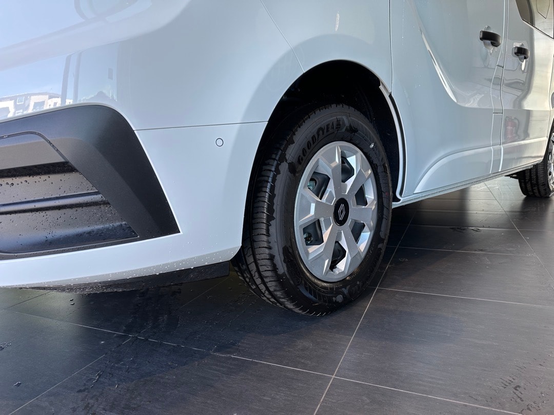 RENAULT Trafic Blue dCi 170 Passenger Techno EDC-image-2