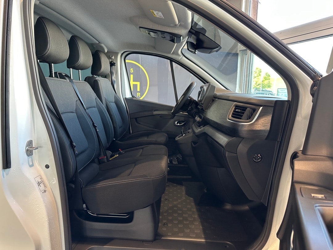 RENAULT Trafic Blue dCi 170 Passenger Techno EDC-image-11