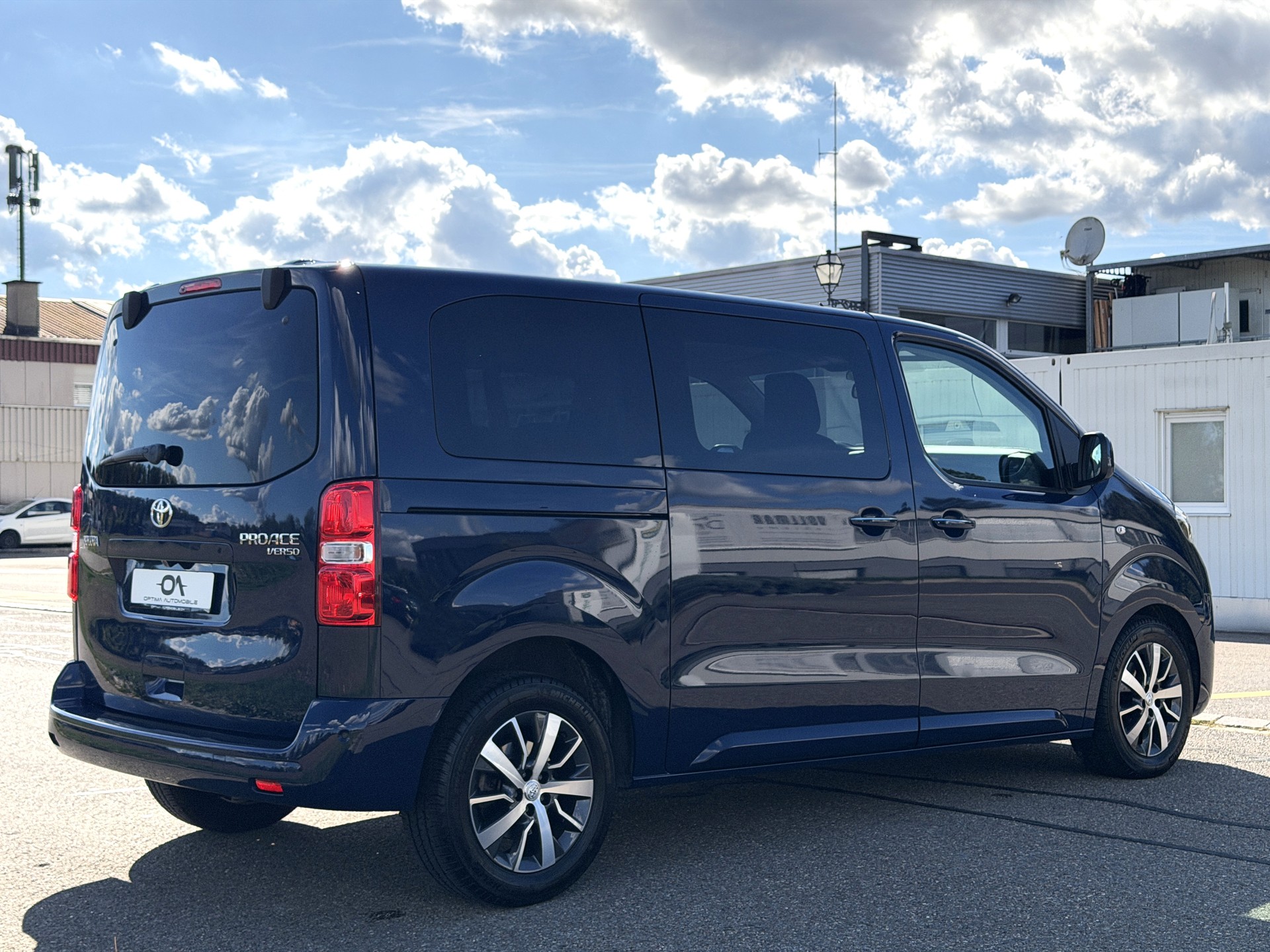 TOYOTA Proace Verso 2.0 D-4D Family L1 - *8-PLÄTZER / 1. HAND* - *TOP-AUSSTATTUNG* - *8-FACH ALU & GARANTIE*-image-7