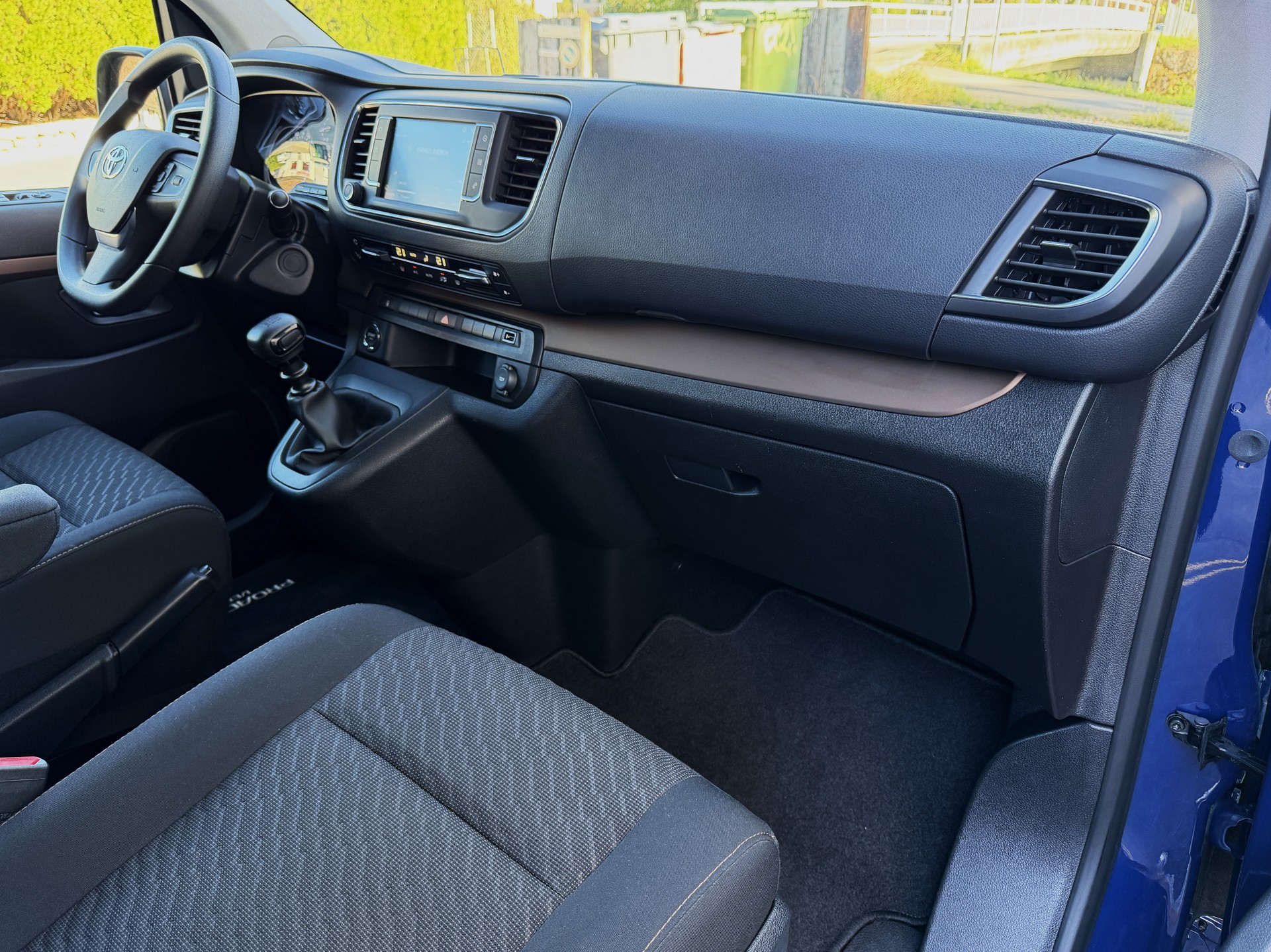 TOYOTA Proace Verso 2.0 D-4D Family L1 - *8-PLÄTZER / 1. HAND* - *TOP-AUSSTATTUNG* - *8-FACH ALU & GARANTIE*-image-16