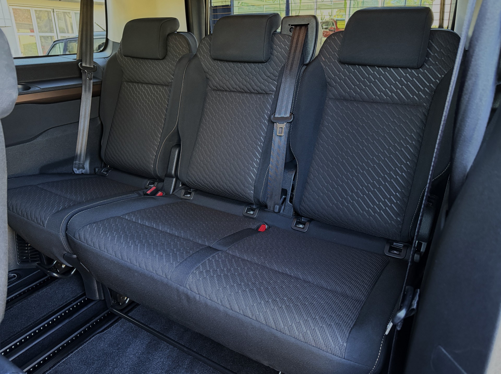 TOYOTA Proace Verso 2.0 D-4D Family L1 - *8-PLÄTZER / 1. HAND* - *TOP-AUSSTATTUNG* - *8-FACH ALU & GARANTIE*-image-22