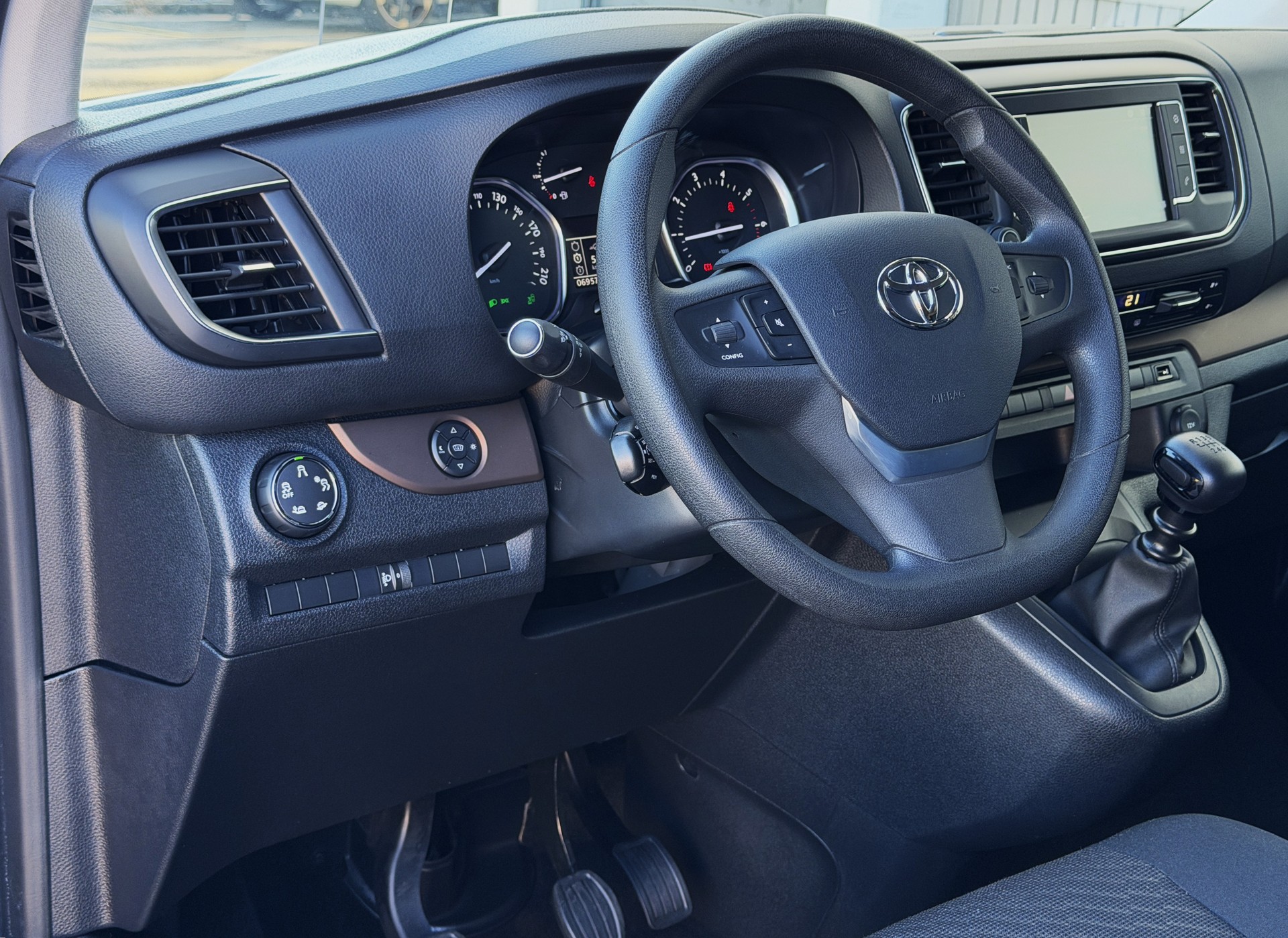TOYOTA Proace Verso 2.0 D-4D Family L1 - *8-PLÄTZER / 1. HAND* - *TOP-AUSSTATTUNG* - *8-FACH ALU & GARANTIE*-image-14