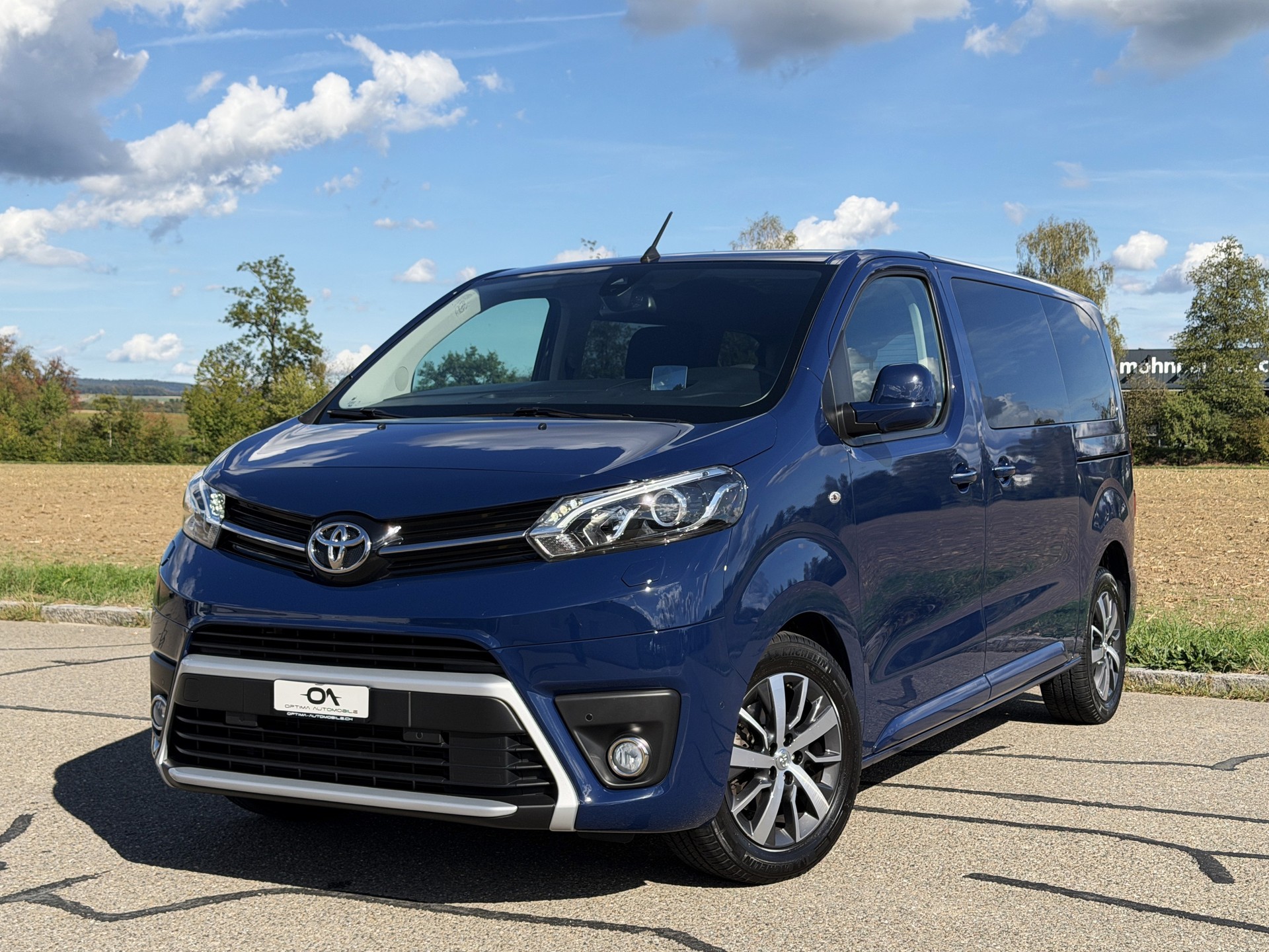 TOYOTA Proace Verso 2.0 D-4D Family L1 - *8-PLÄTZER / 1. HAND* - *TOP-AUSSTATTUNG* - *8-FACH ALU & GARANTIE*-image-10
