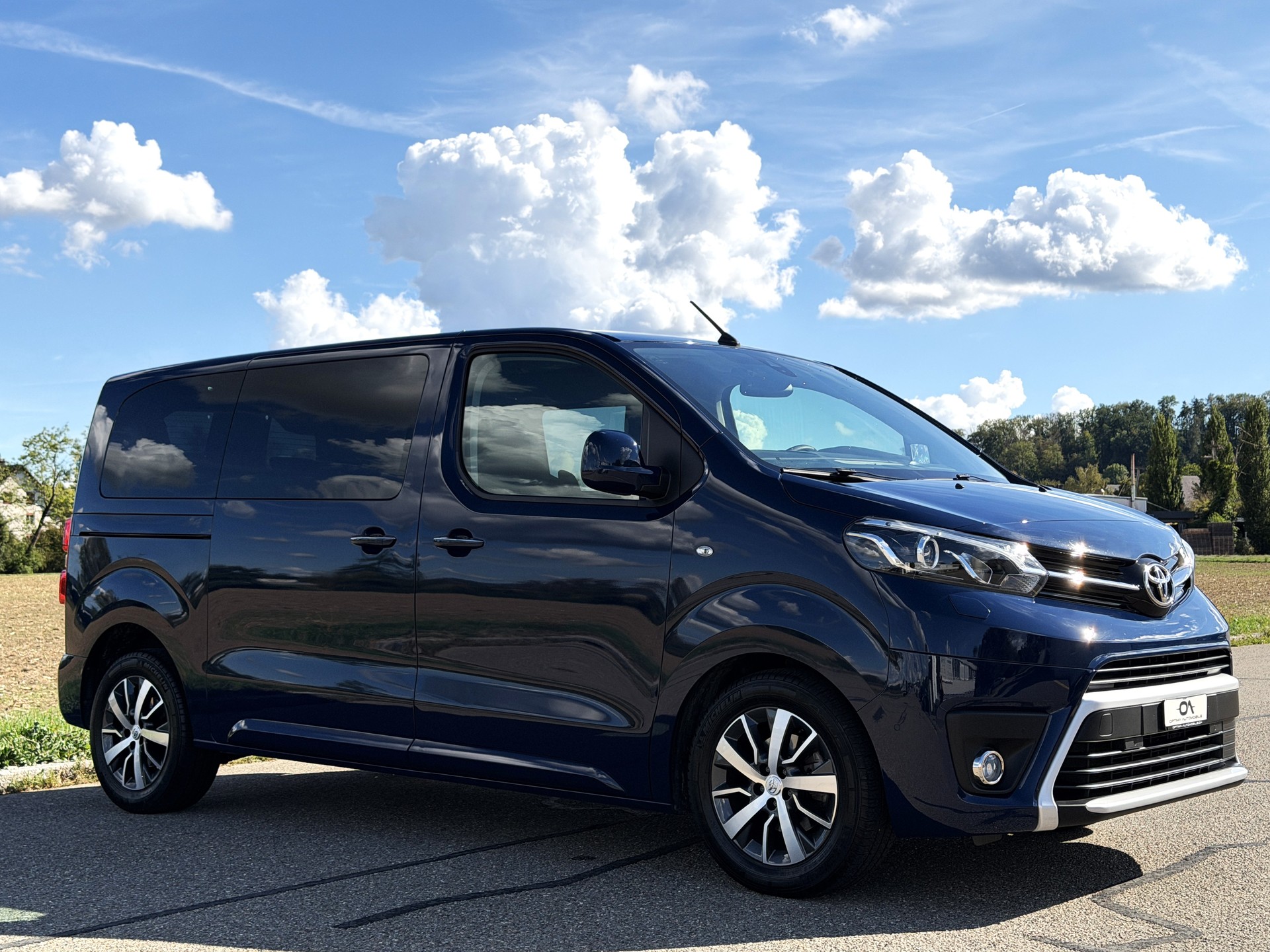 TOYOTA Proace Verso 2.0 D-4D Family L1 - *8-PLÄTZER / 1. HAND* - *TOP-AUSSTATTUNG* - *8-FACH ALU & GARANTIE*-image-8