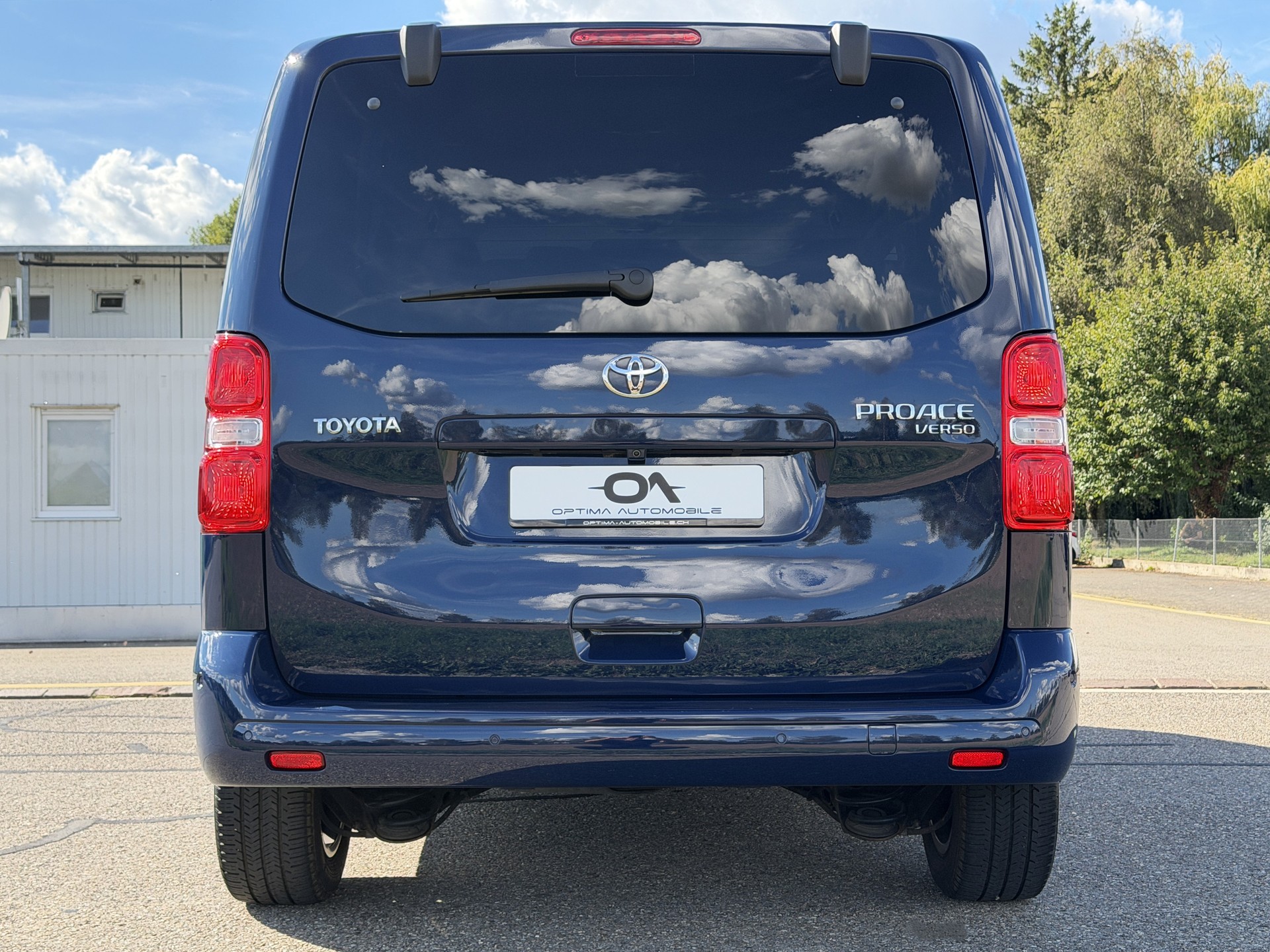 TOYOTA Proace Verso 2.0 D-4D Family L1 - *8-PLÄTZER / 1. HAND* - *TOP-AUSSTATTUNG* - *8-FACH ALU & GARANTIE*-image-6