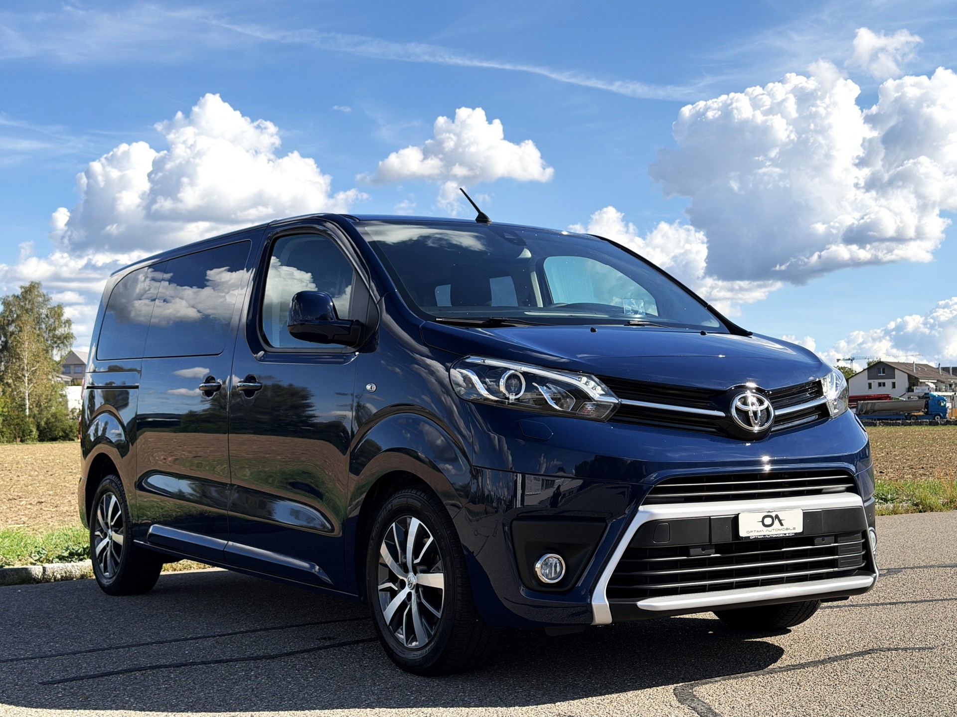 TOYOTA Proace Verso 2.0 D-4D Family L1 - *8-PLÄTZER / 1. HAND* - *TOP-AUSSTATTUNG* - *8-FACH ALU & GARANTIE*-image-9