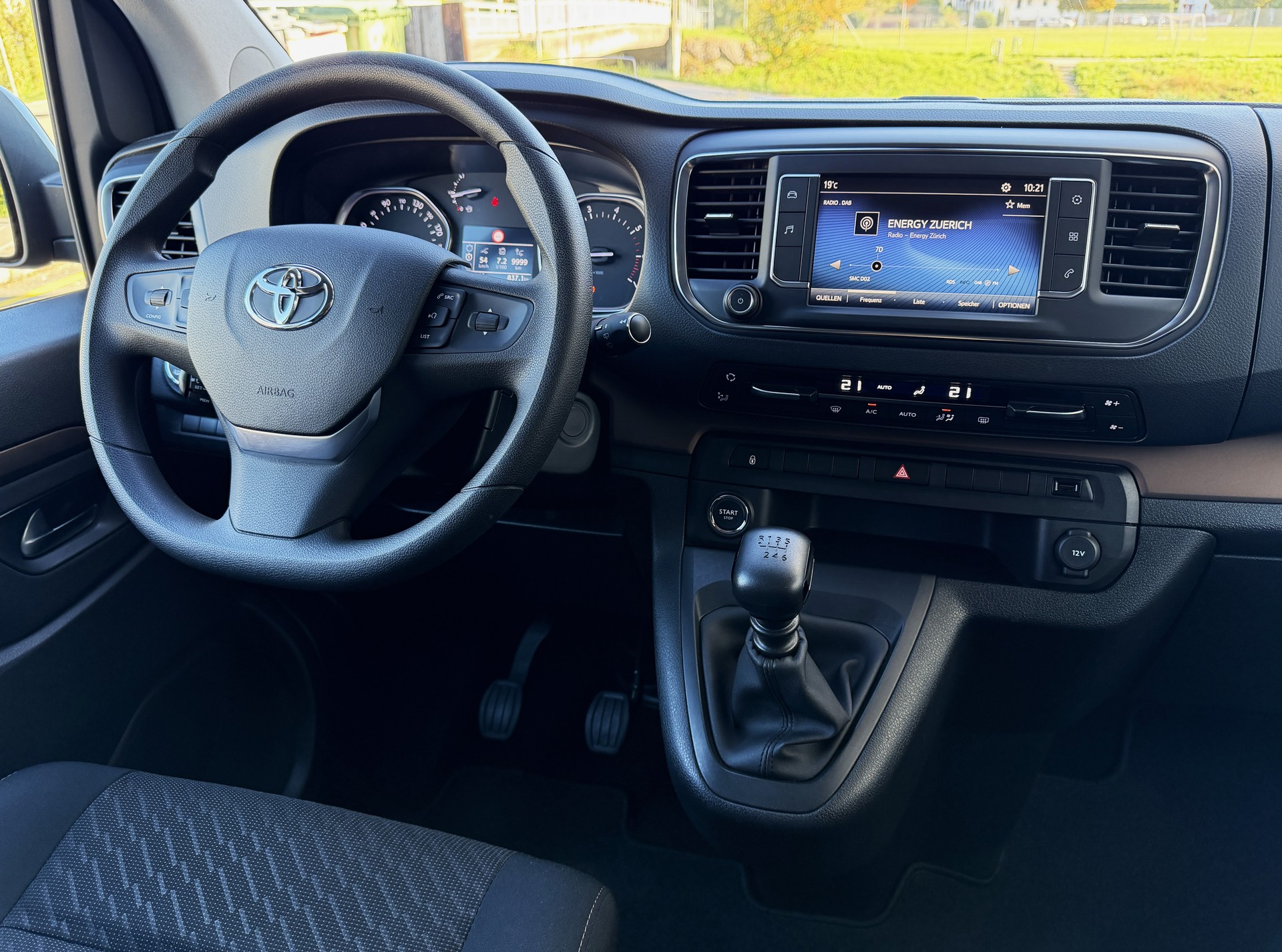 TOYOTA Proace Verso 2.0 D-4D Family L1 - *8-PLÄTZER / 1. HAND* - *TOP-AUSSTATTUNG* - *8-FACH ALU & GARANTIE*-image-19