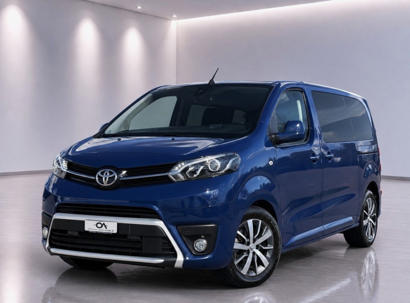 TOYOTA Proace Verso 2.0 D-4D Family L1 - *8-PLÄTZER / 1. HAND* - *TOP-AUSSTATTUNG* - *8-FACH ALU & GARANTIE*-image-0