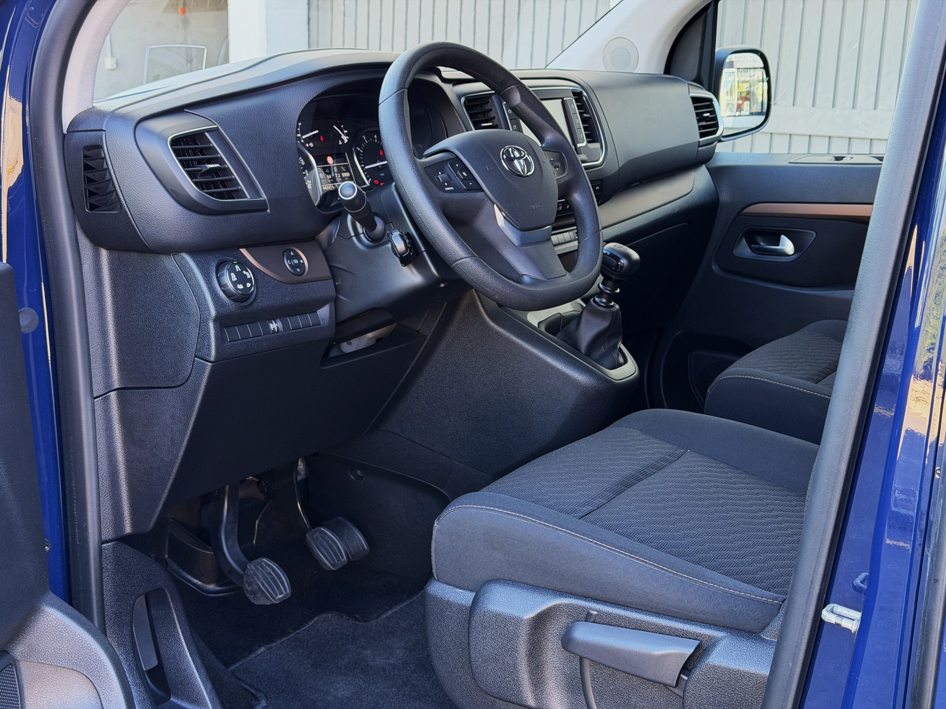 TOYOTA Proace Verso 2.0 D-4D Family L1 - *8-PLÄTZER / 1. HAND* - *TOP-AUSSTATTUNG* - *8-FACH ALU & GARANTIE*-image-13