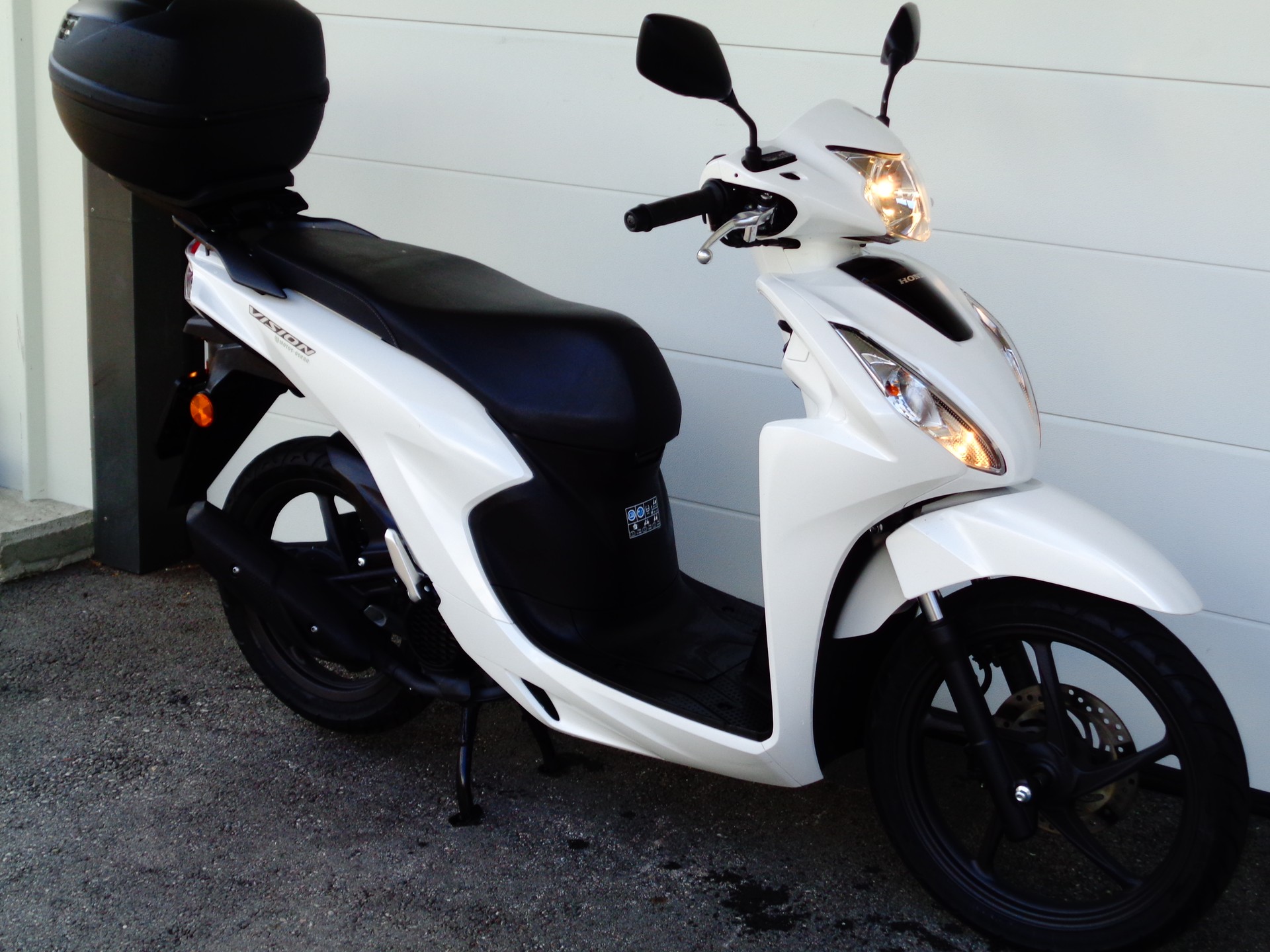 HONDA NSC Vision 110-showroom-element-1