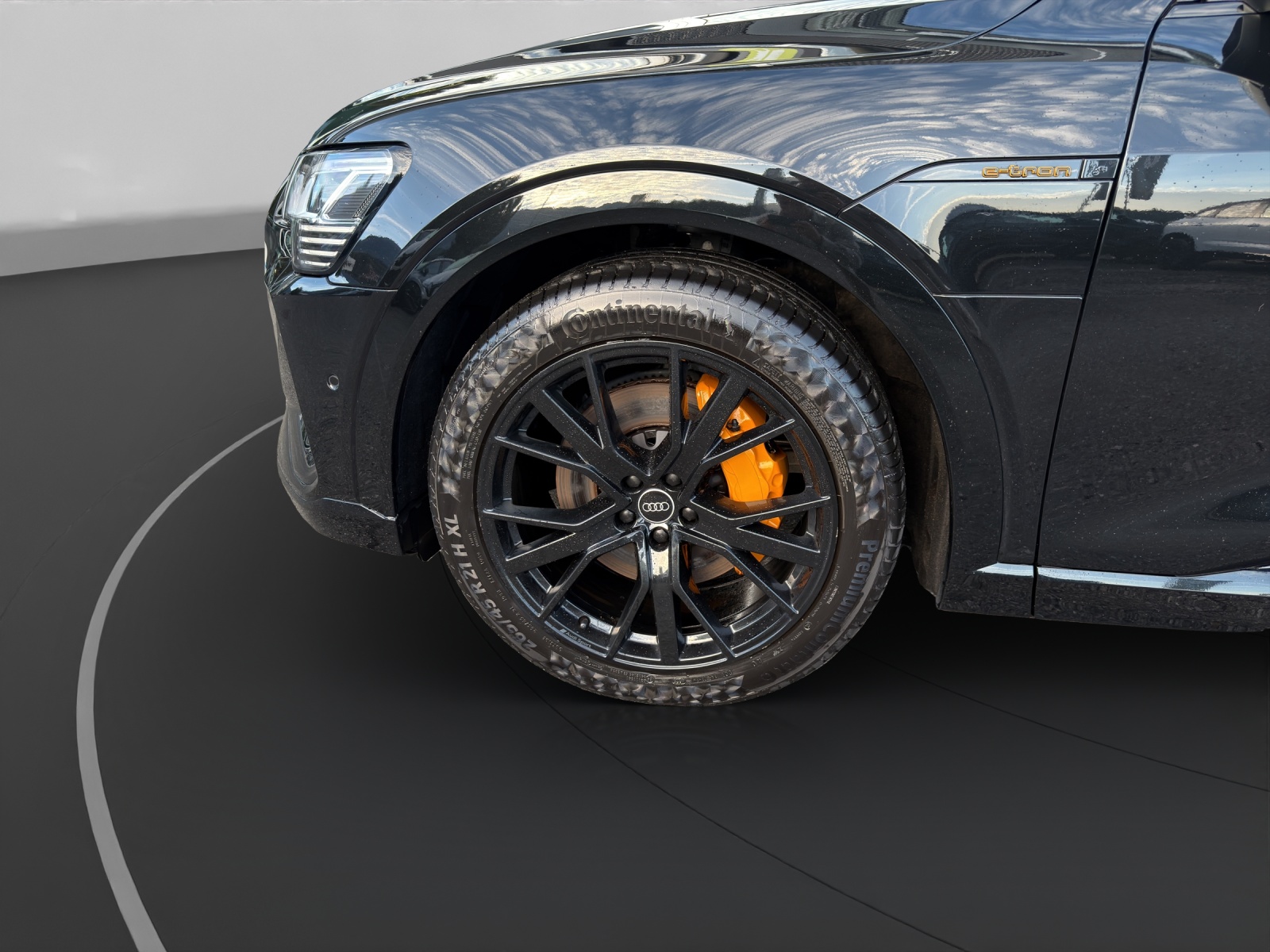 AUDI e-tron 55 S Line Black Edition quattro-image-9