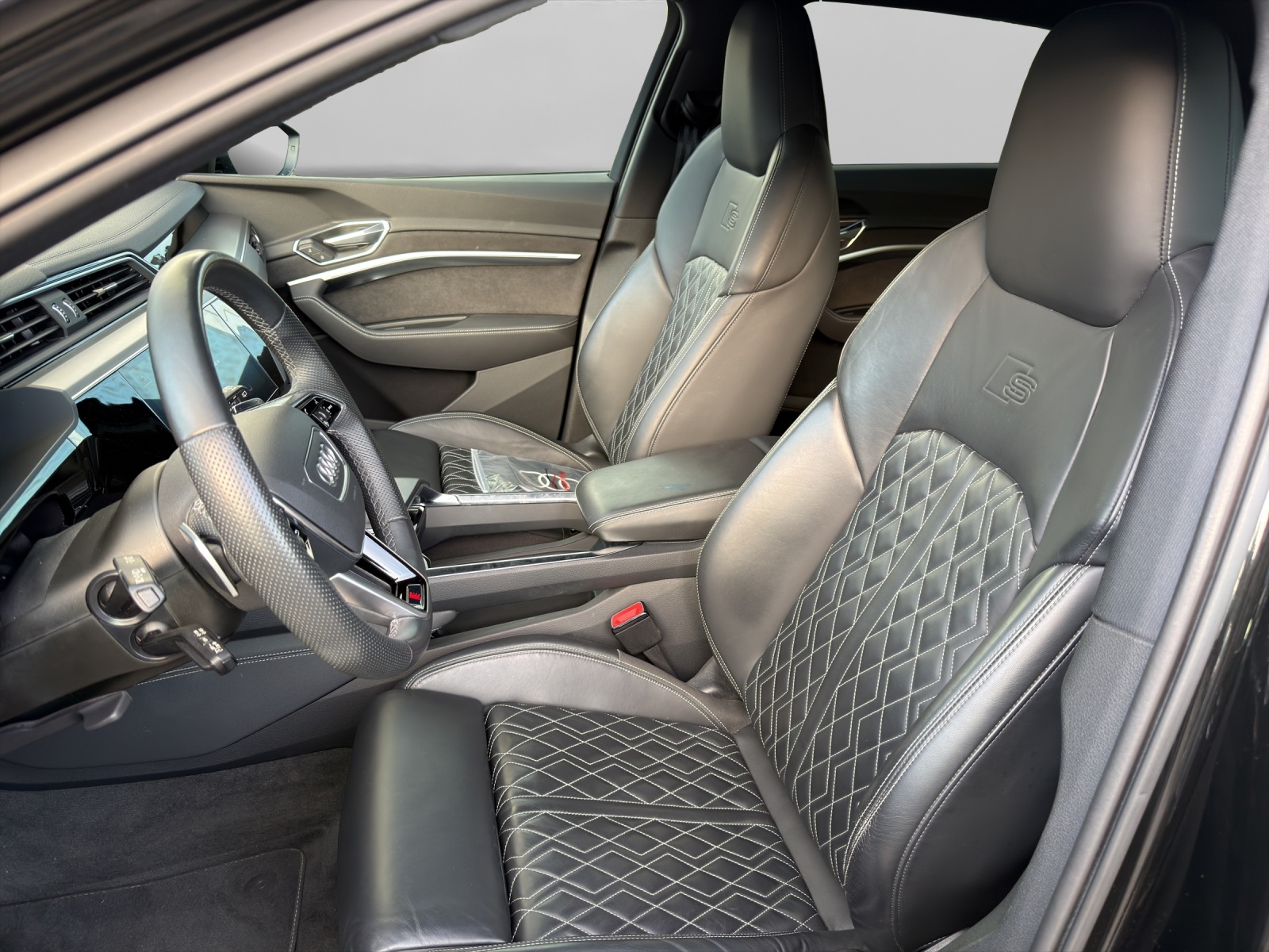 AUDI e-tron 55 S Line Black Edition quattro-image-5