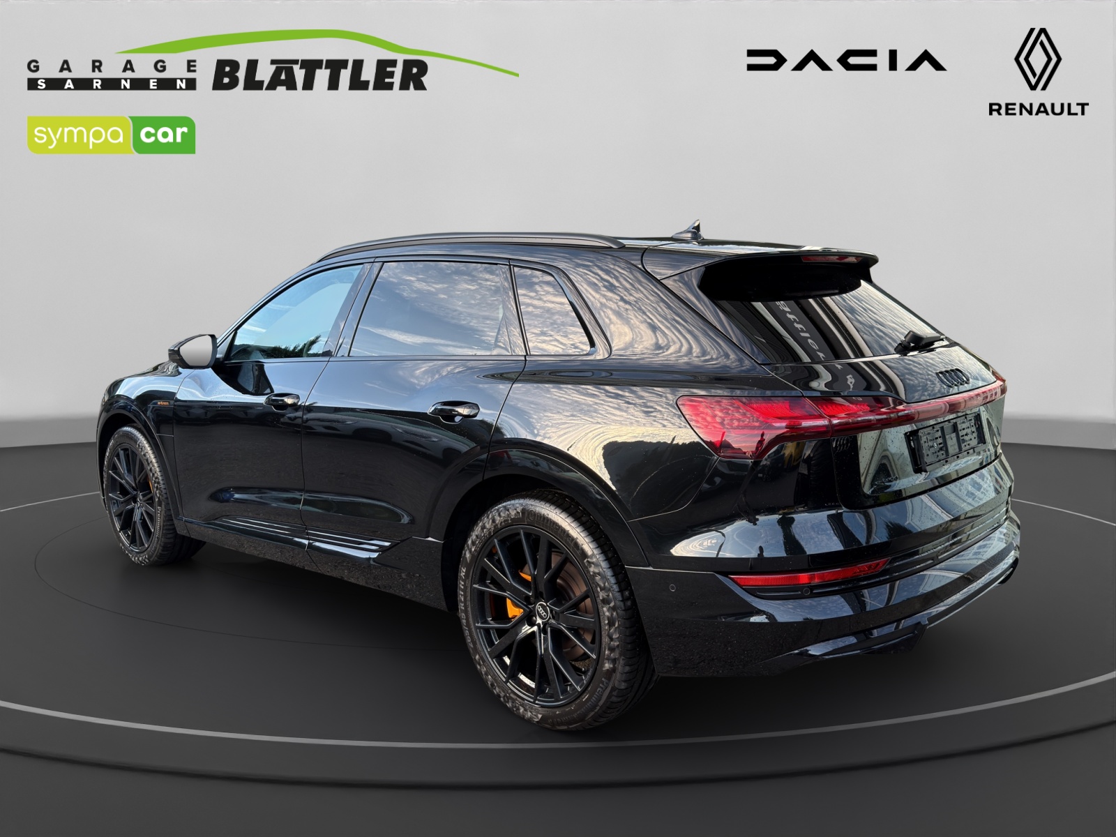 AUDI e-tron 55 S Line Black Edition quattro-image-4