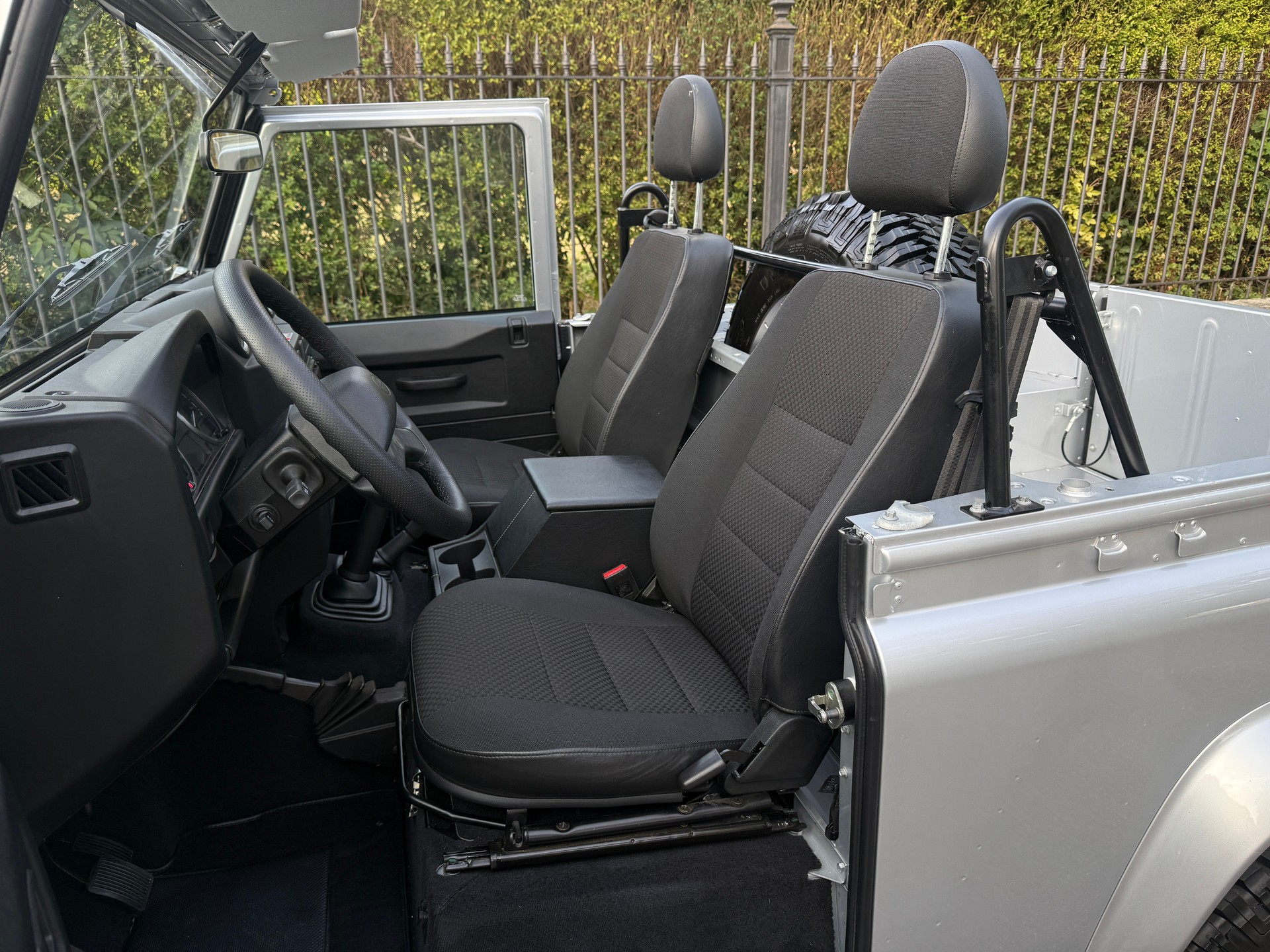 LAND ROVER 90TD4 Soft Top-image-4