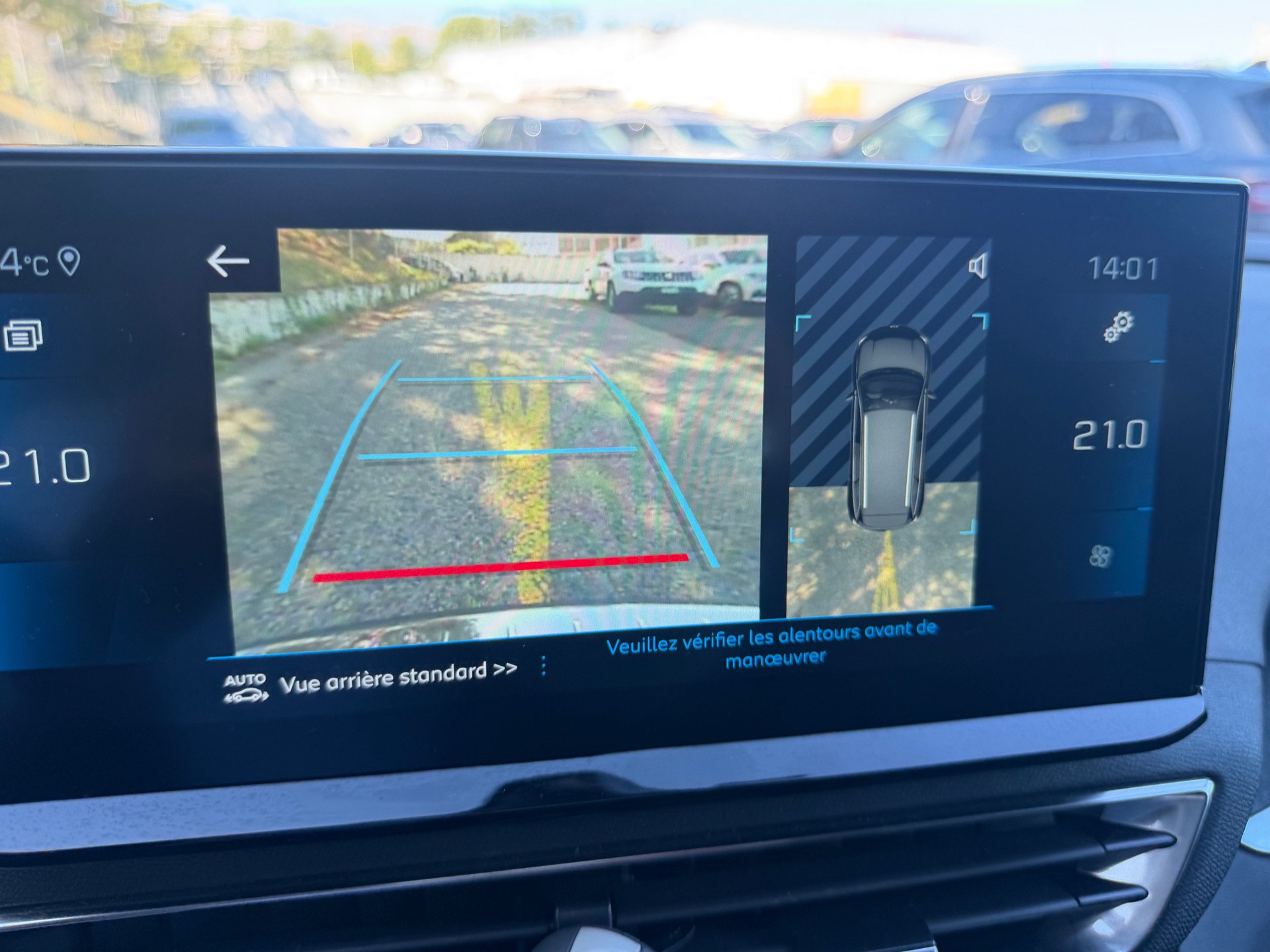 PEUGEOT 5008 1.2 Pure Tech Allure Pack EAT8-image-12