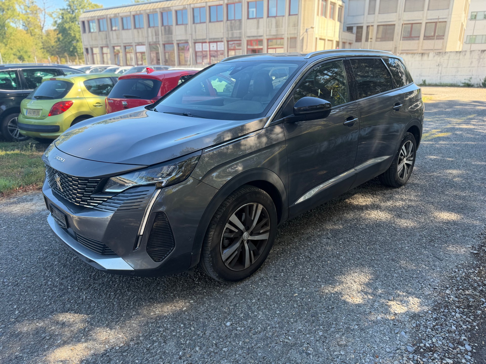 PEUGEOT 5008 1.2 Pure Tech Allure Pack EAT8-image-2