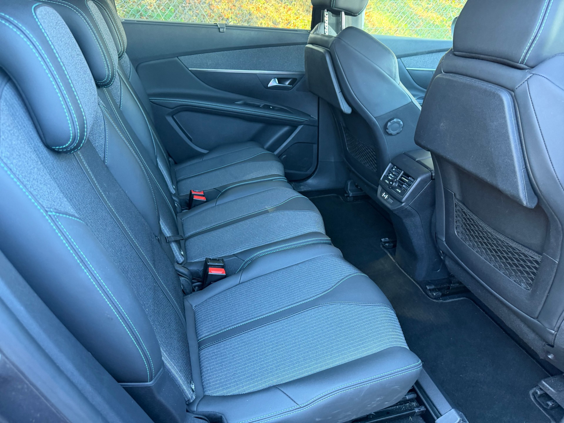 PEUGEOT 5008 1.2 Pure Tech Allure Pack EAT8-image-9