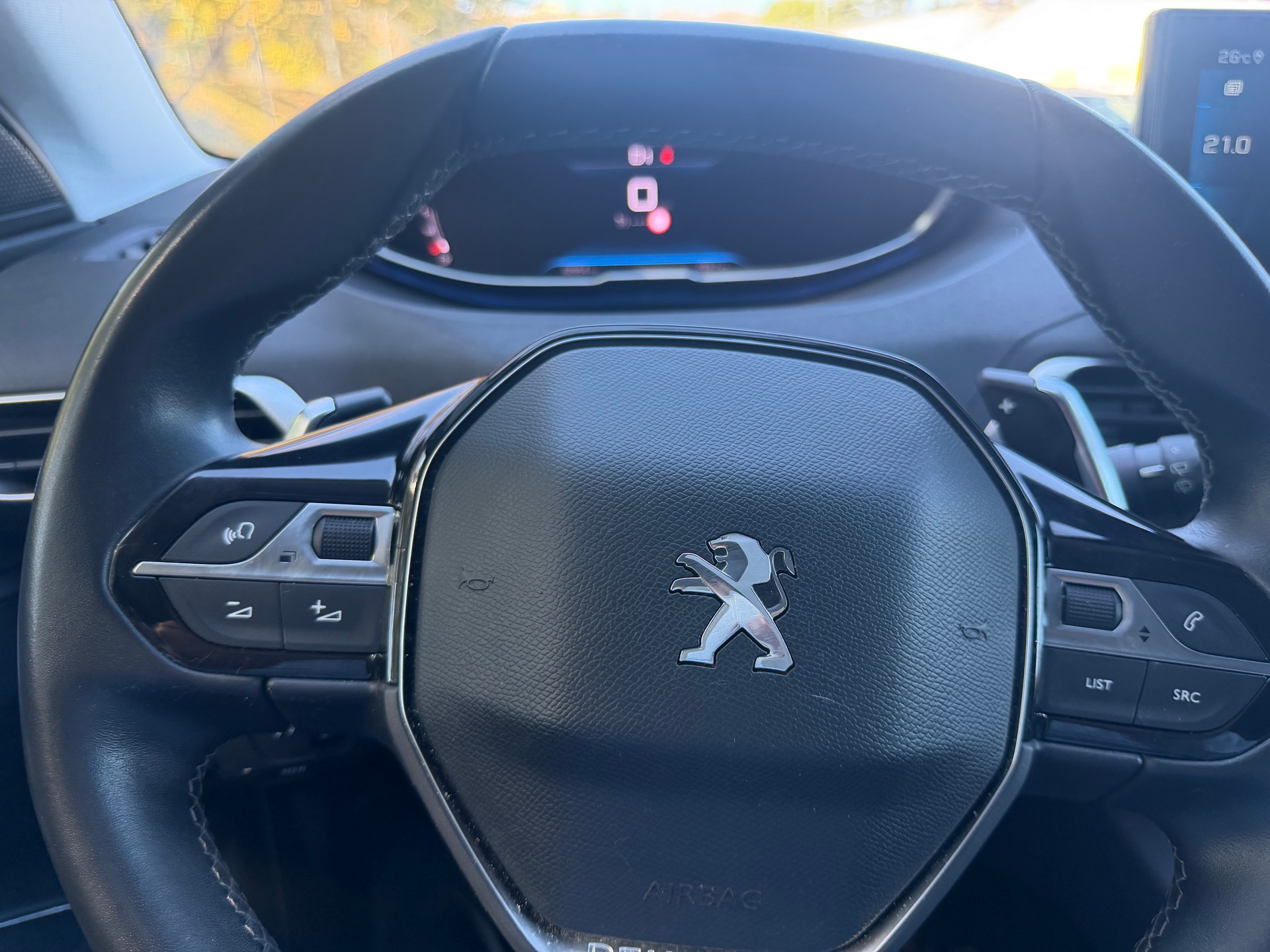 PEUGEOT 5008 1.2 Pure Tech Allure Pack EAT8-image-15