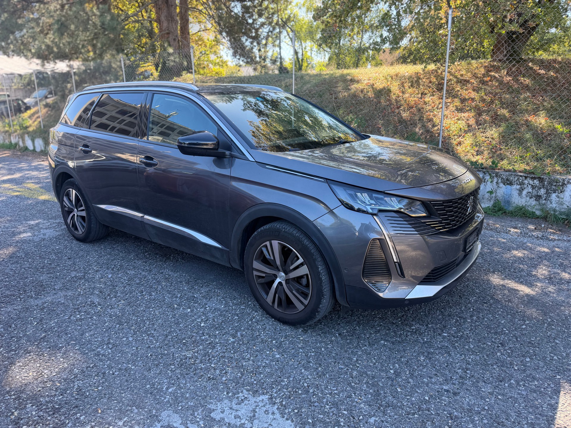 PEUGEOT 5008 1.2 Pure Tech Allure Pack EAT8-image-1