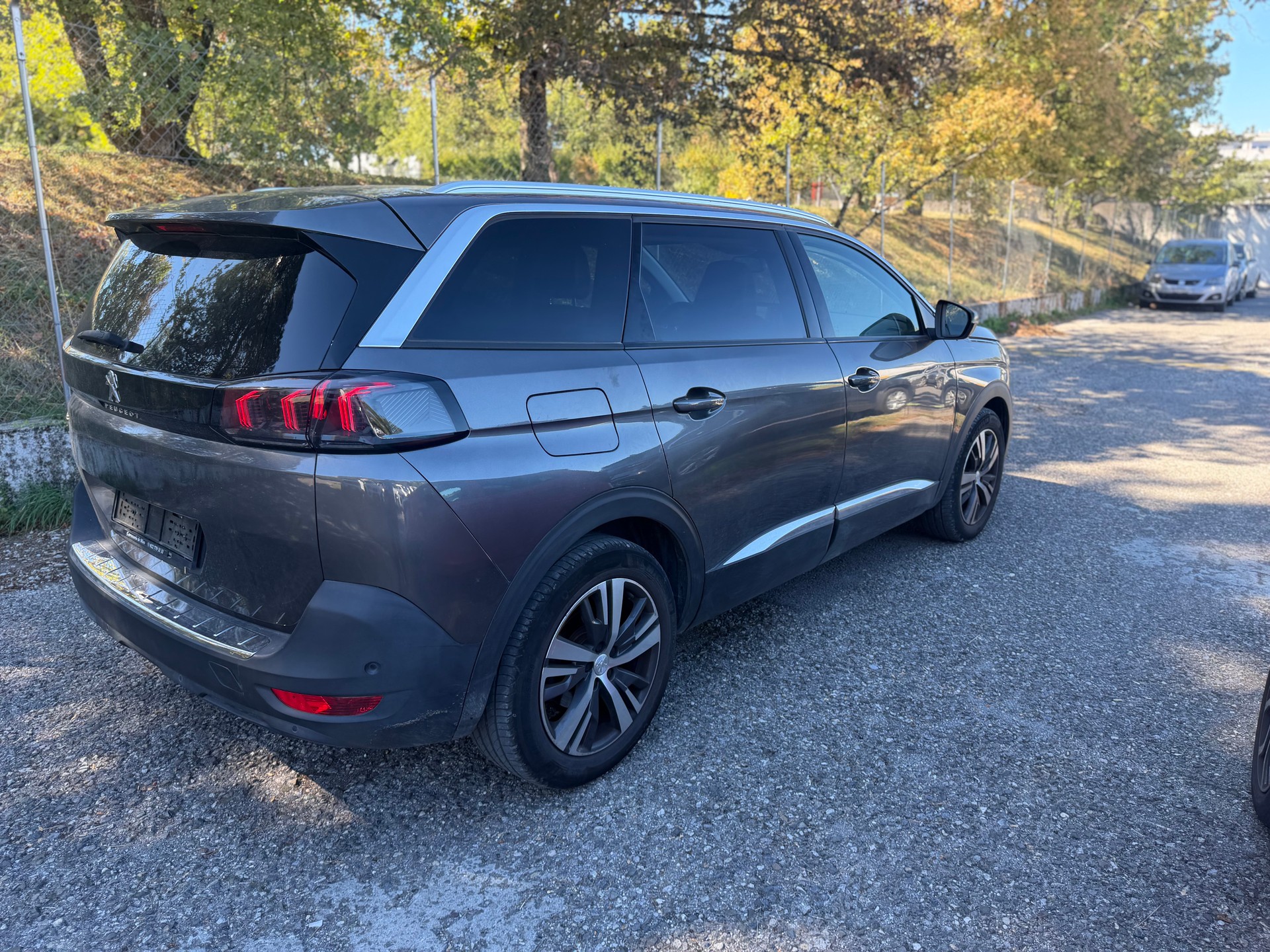 PEUGEOT 5008 1.2 Pure Tech Allure Pack EAT8-image-4