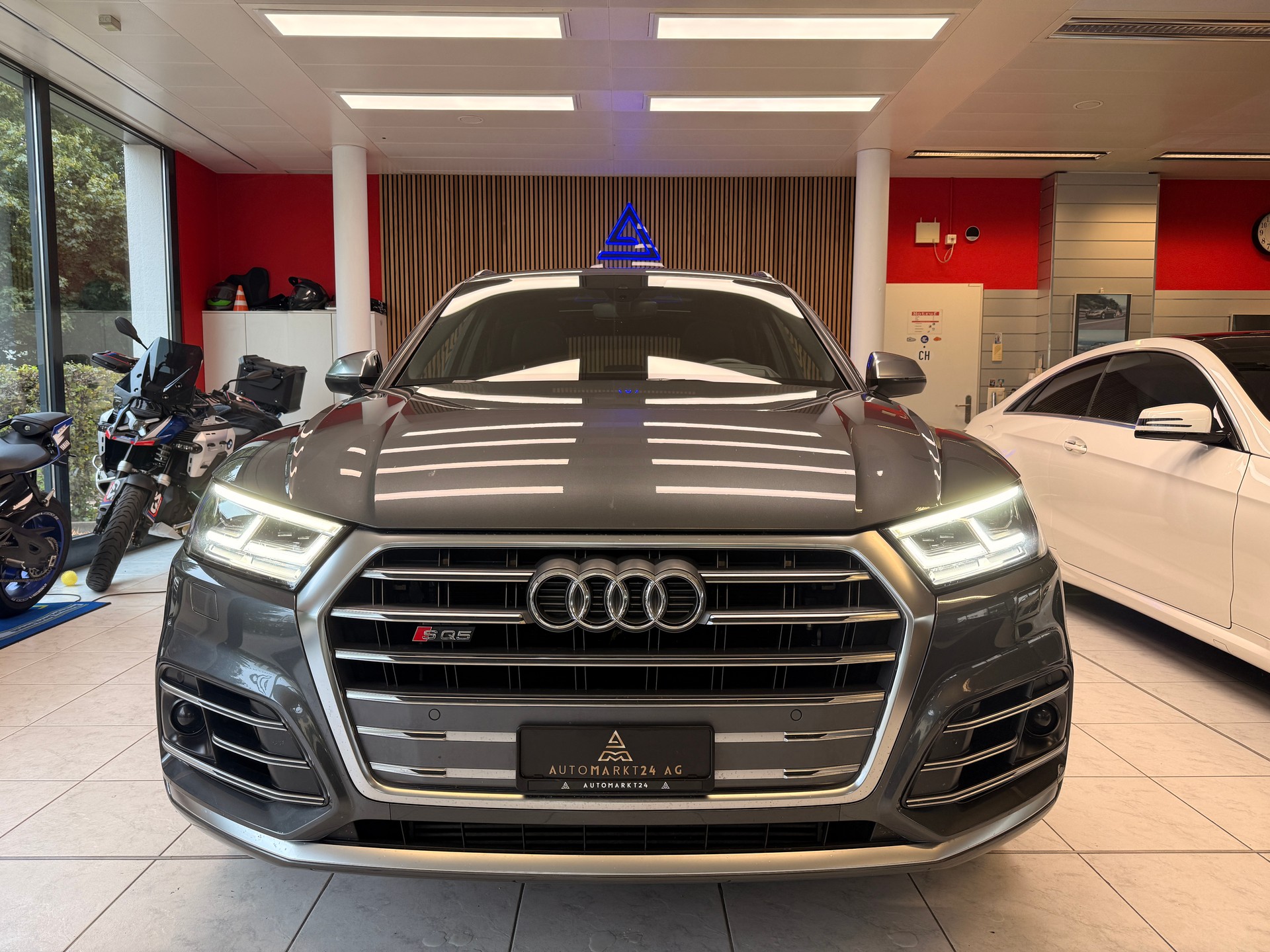 AUDI SQ5 3.0 V6 TFSI !! Standheizung & Anhängerkupplung !! quattro T-Tronic-image-1