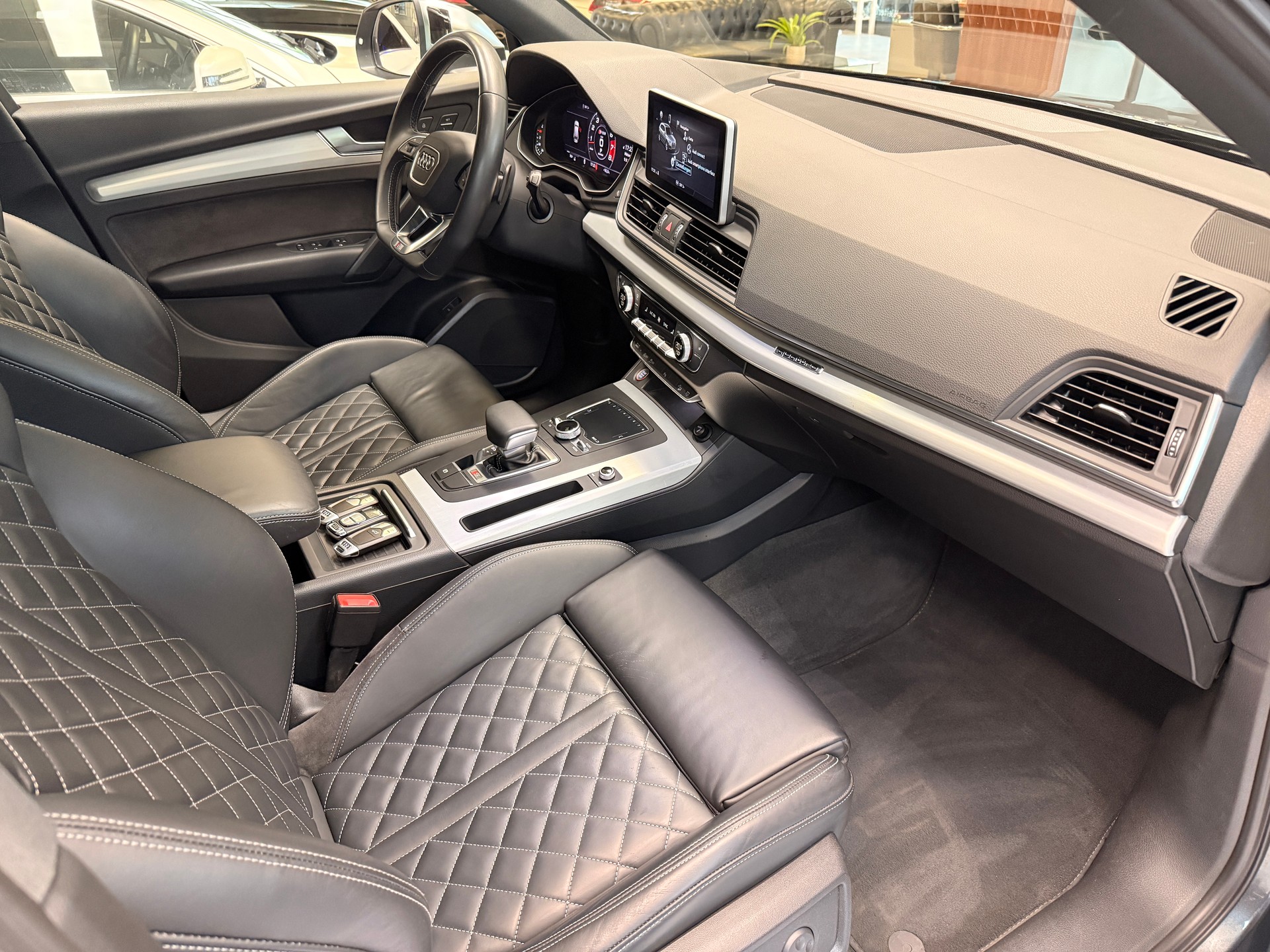 AUDI SQ5 3.0 V6 TFSI !! Standheizung & Anhängerkupplung !! quattro T-Tronic-image-11