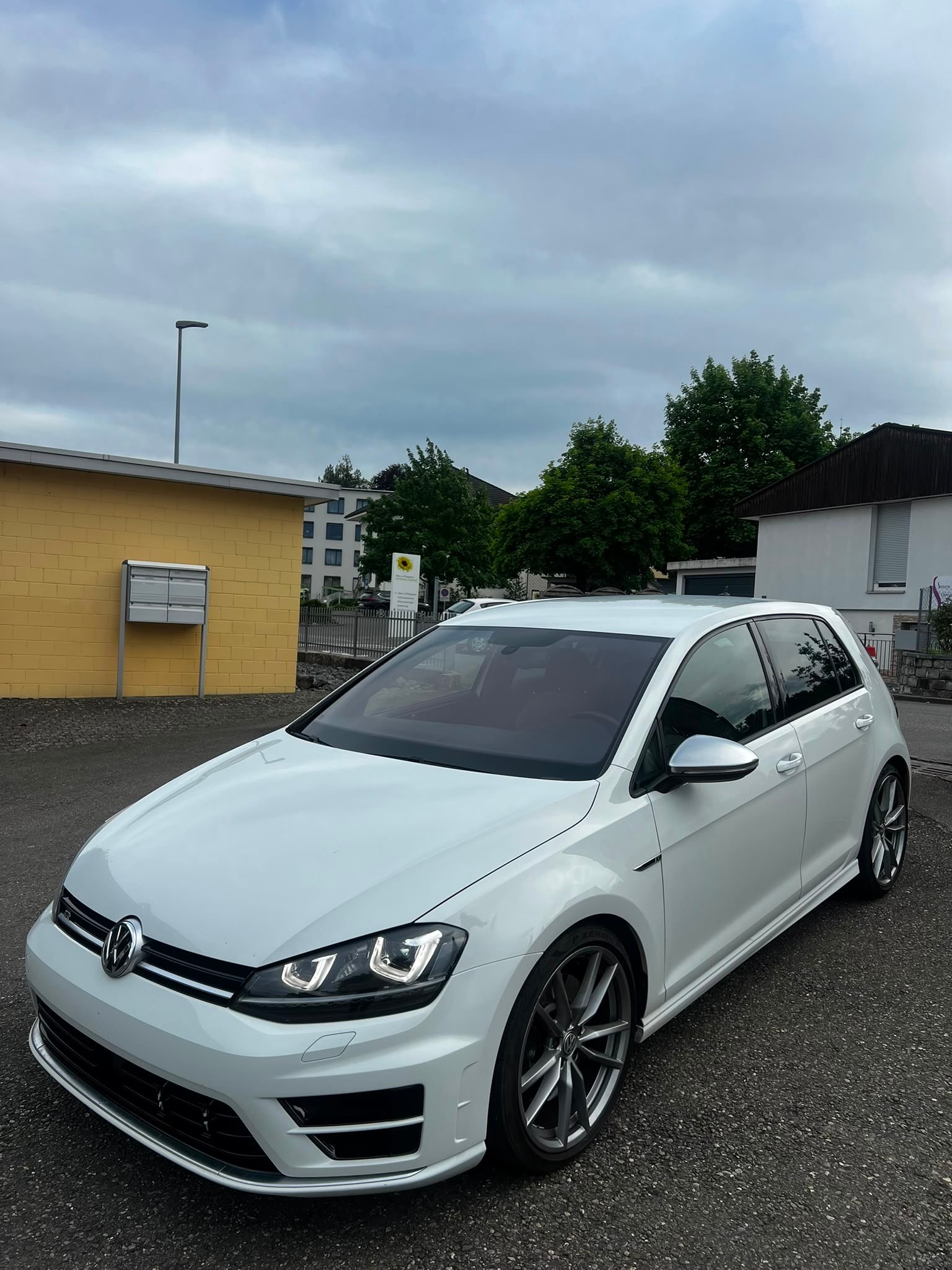 VW Golf 2.0 TSI R 4Motion DSG-image-3