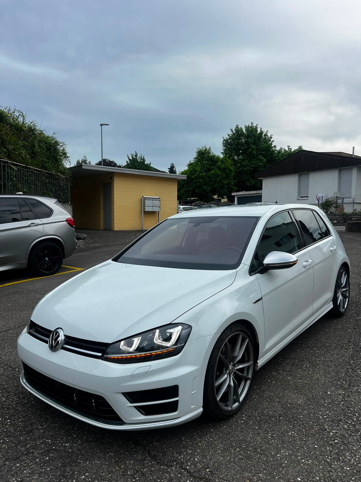 VW Golf 2.0 TSI R 4Motion DSG-image-1