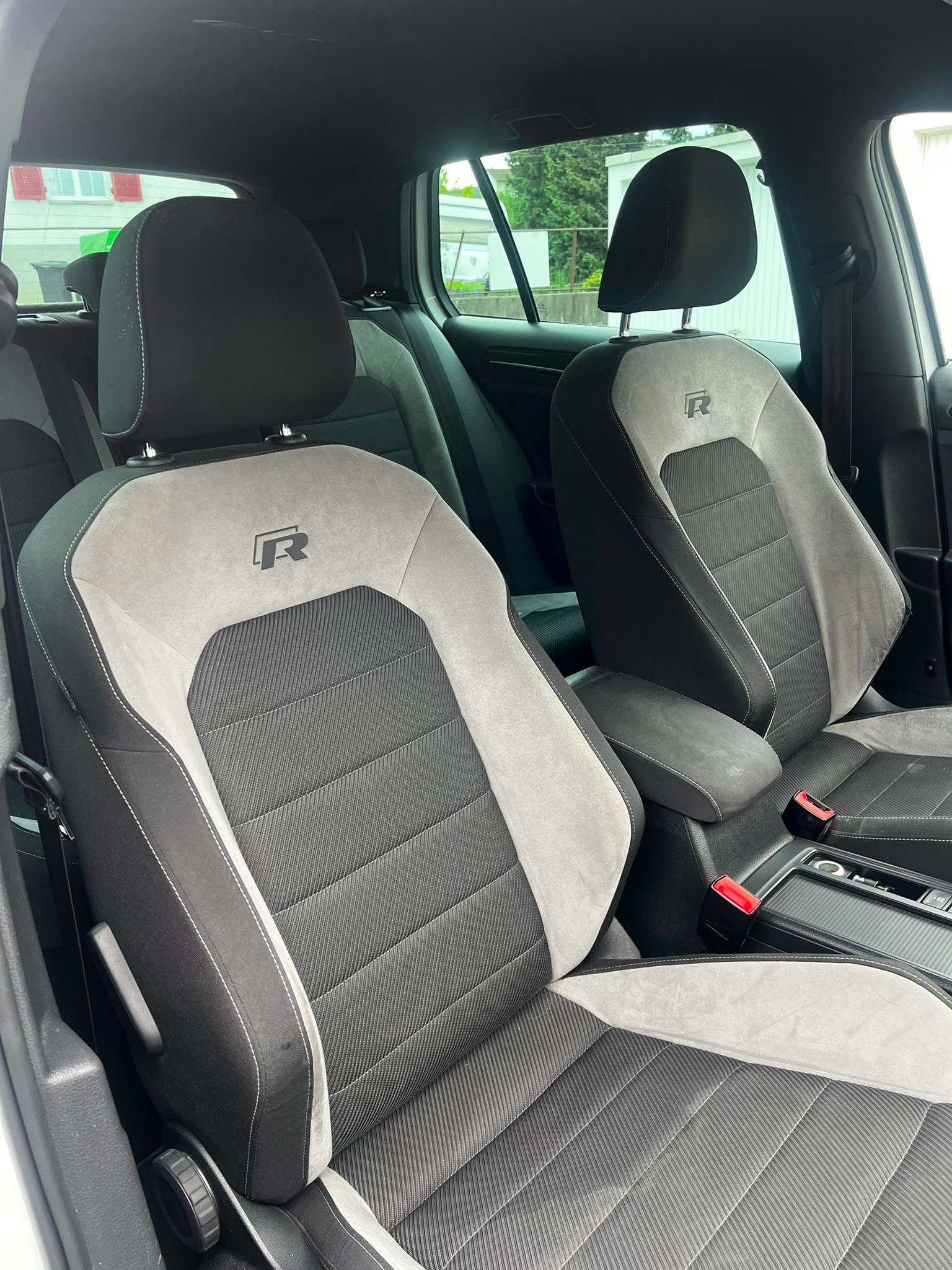 VW Golf 2.0 TSI R 4Motion DSG-image-12